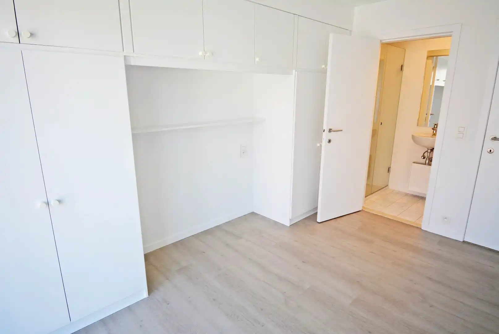 Aangenaam en  ruim  2-slaapkamerappartement op 200m van zee met open zicht foto 9