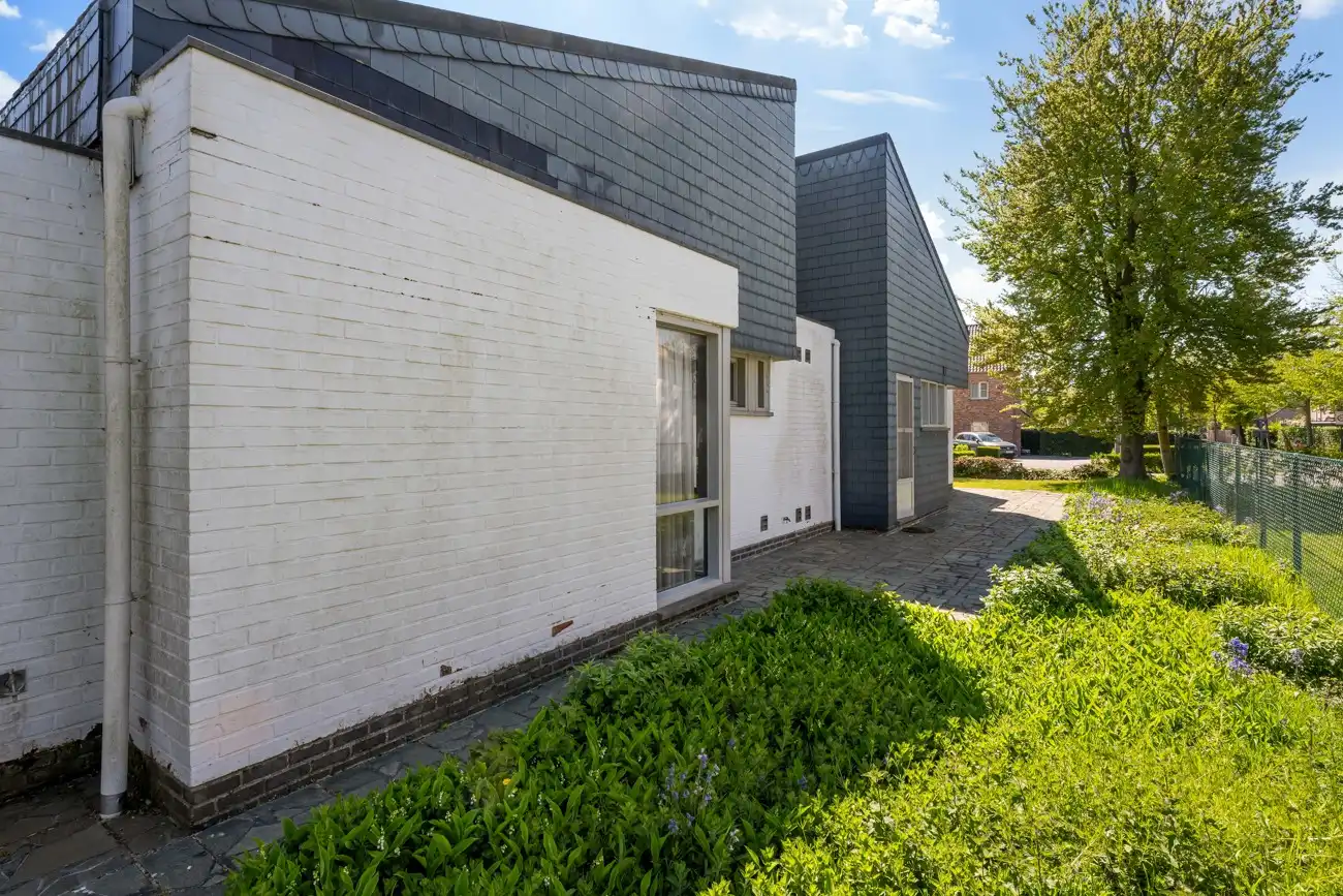 Architecturale gelijkvloerse open woning met inpandige garage op toplocatie nabij het centrum van Lochristi! foto 7