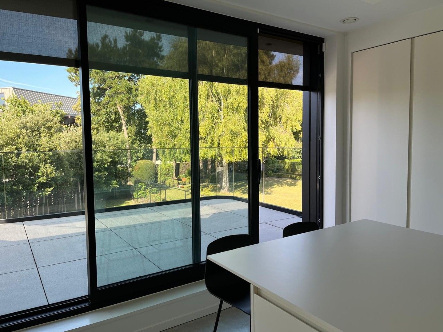 Recent gebouwde, energiezuinige villa gelegen in een rustige dreef van een centraal gelegen villawijk te Knokke-Heist. foto 10