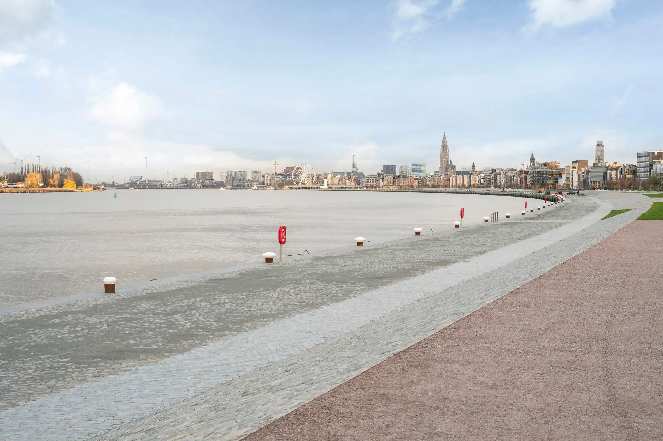 ANTWERPEN - Studio met frontaal Scheldezicht foto 8
