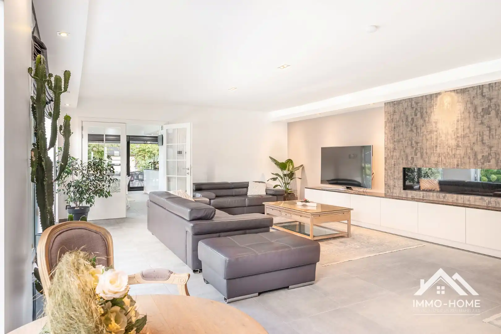 Jonge recente woning met heel veel volume! foto 9