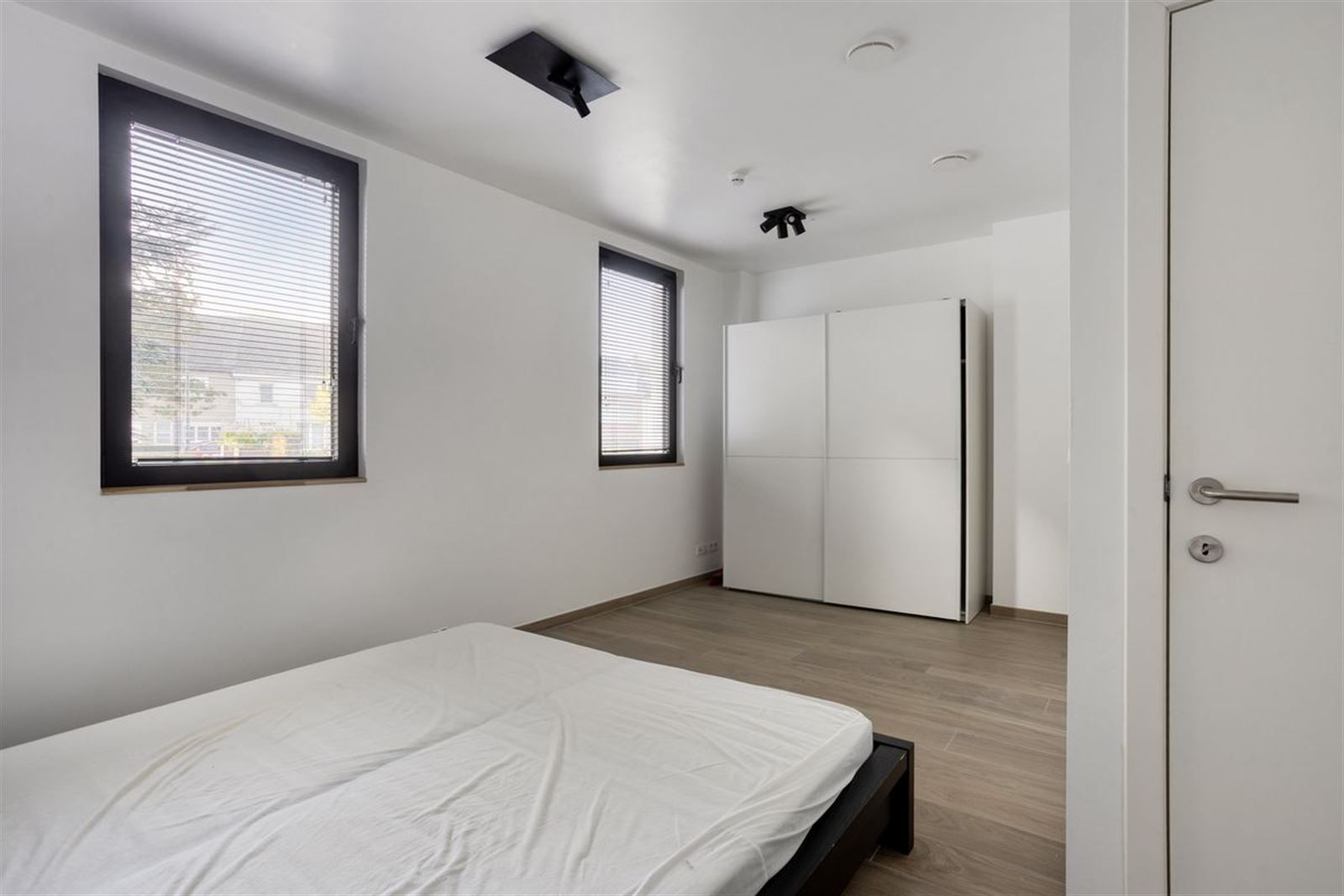 Gelijkvloers 1 slaapkamer appartement met tuin  foto 8