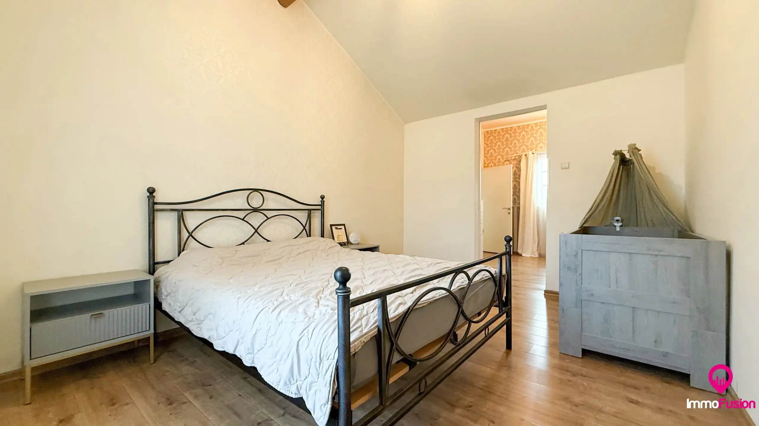 Zeer ruim wonen met 5 slpks en rustig gelegen! foto 24