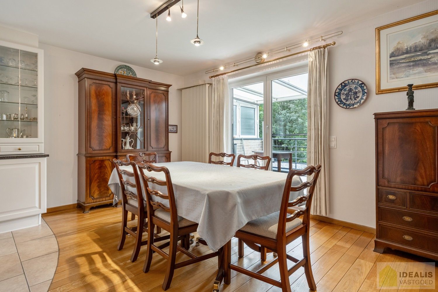 IDEALIS VASTGOED – RUIM INSTAPKLAAR APPARTEMENT IN KLEINSCHALIGE RESIDENTIE MET LICHTRIJKE LEEFRUIMTE, OPEN KEUKEN, HEERLIJK OVERDEKT TERRAS, 3 SLAAPKAMERS, BADKAMER, FIJNE WASPLAATS/BERGING EN INPANDIGE GARAGE OP EEN UITERST GUNSTIGE LOCATIE MIDDEN IN HET CENTRUM VAN PELT!! ZEER GESCHIKT VOOR KANDIDATEN OP ZOEK NAAR INSTAPKLAAR APPARTEMENT foto 13