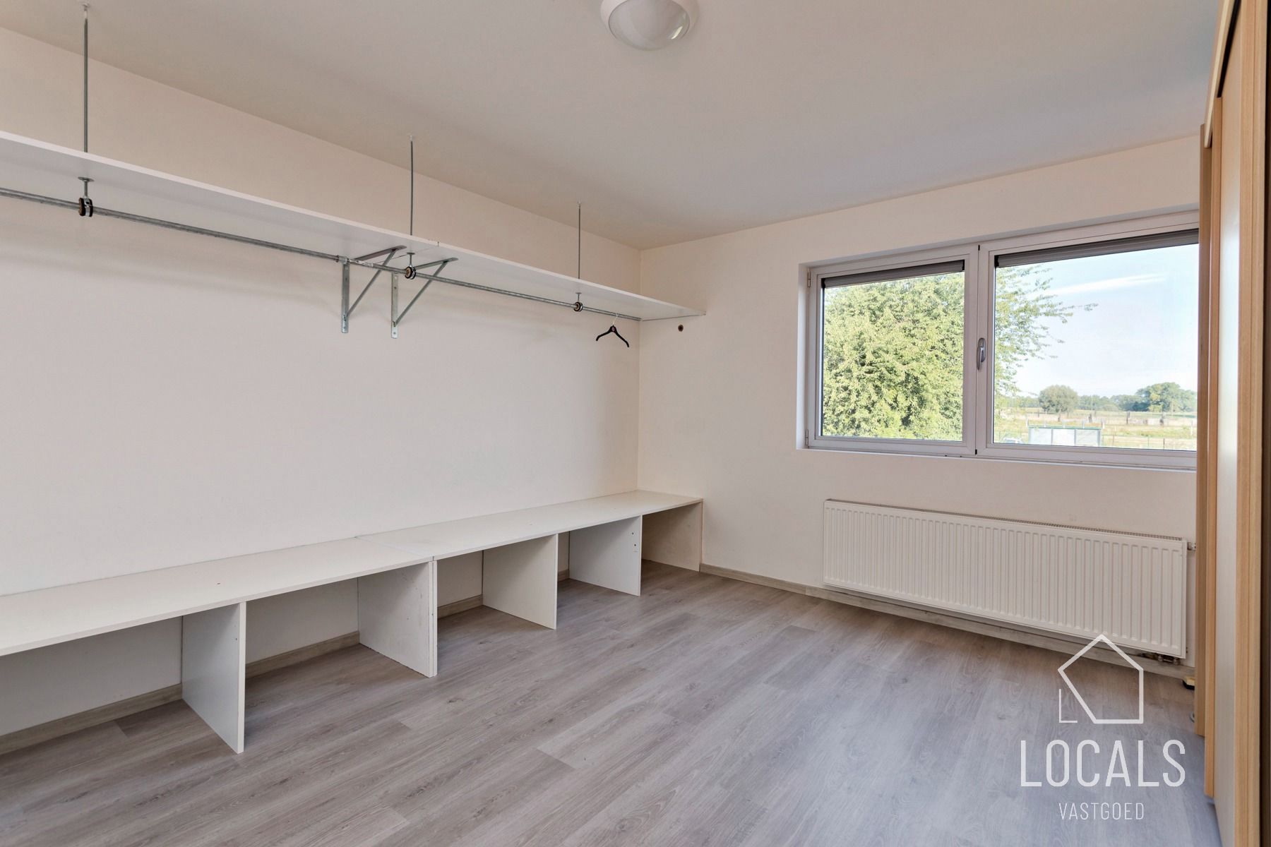 Ruime woning met 4 slaapkamers, 2 badkamers, garage & tuin!  foto 14