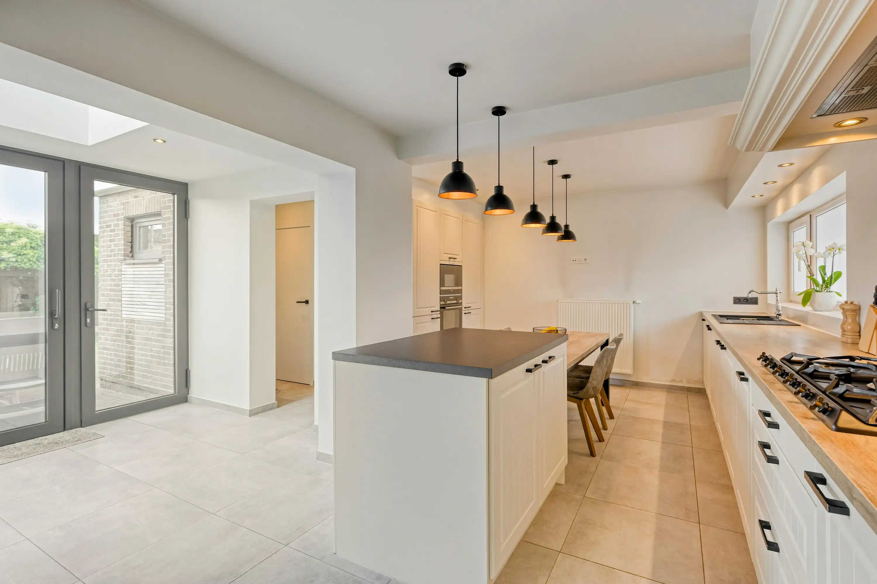 Instapklaar halfopen huis met 3 kamers te koop in Wielsbeke foto 6