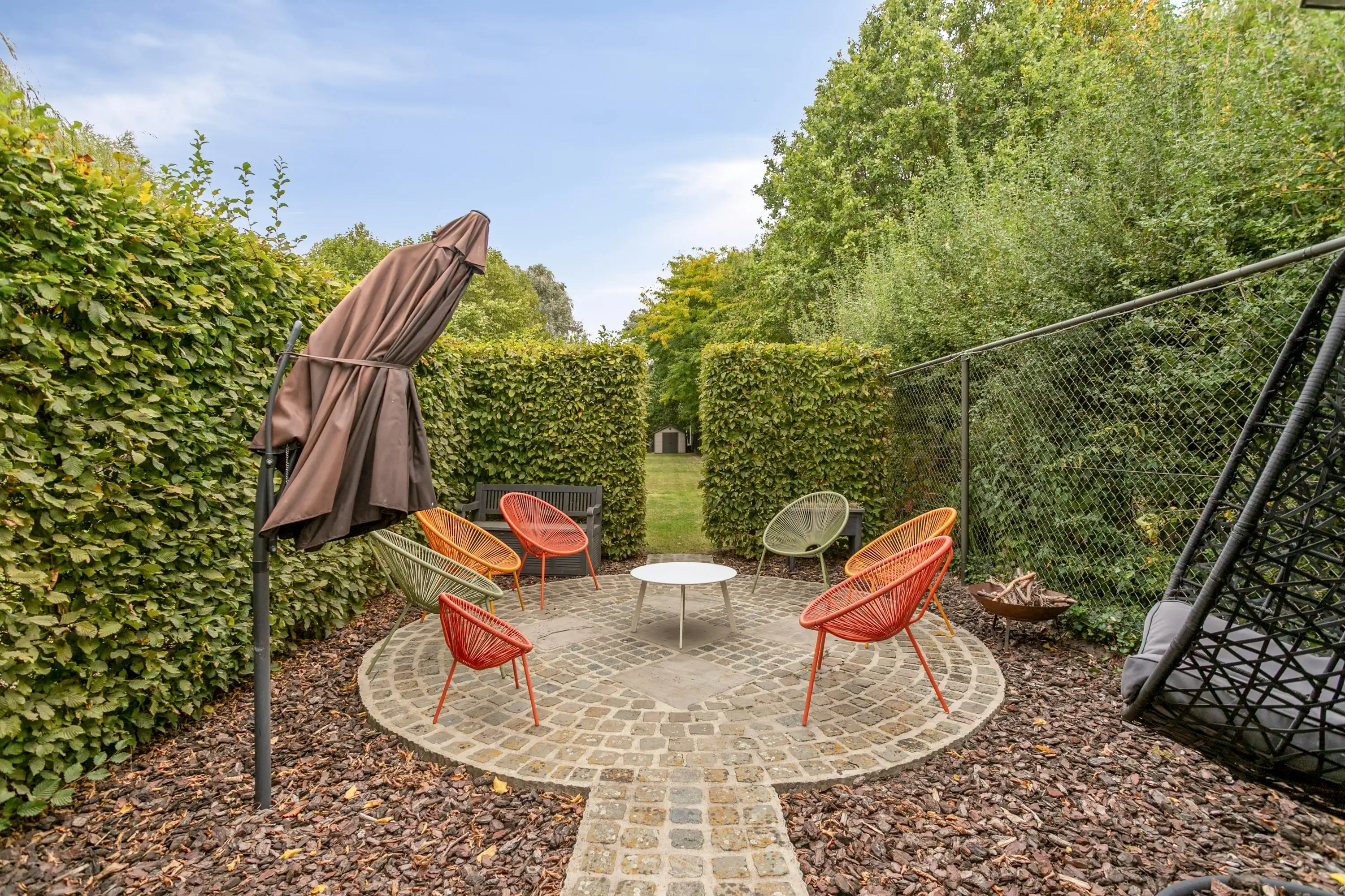 Ruim instapklaar huis: 4 slaapkamers, garage en grote tuin foto 14