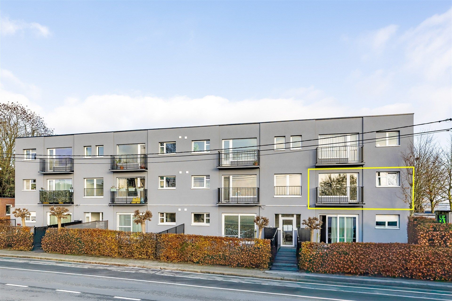 Gunstig gelegen 2 slaapkamer appartement met terras foto 3