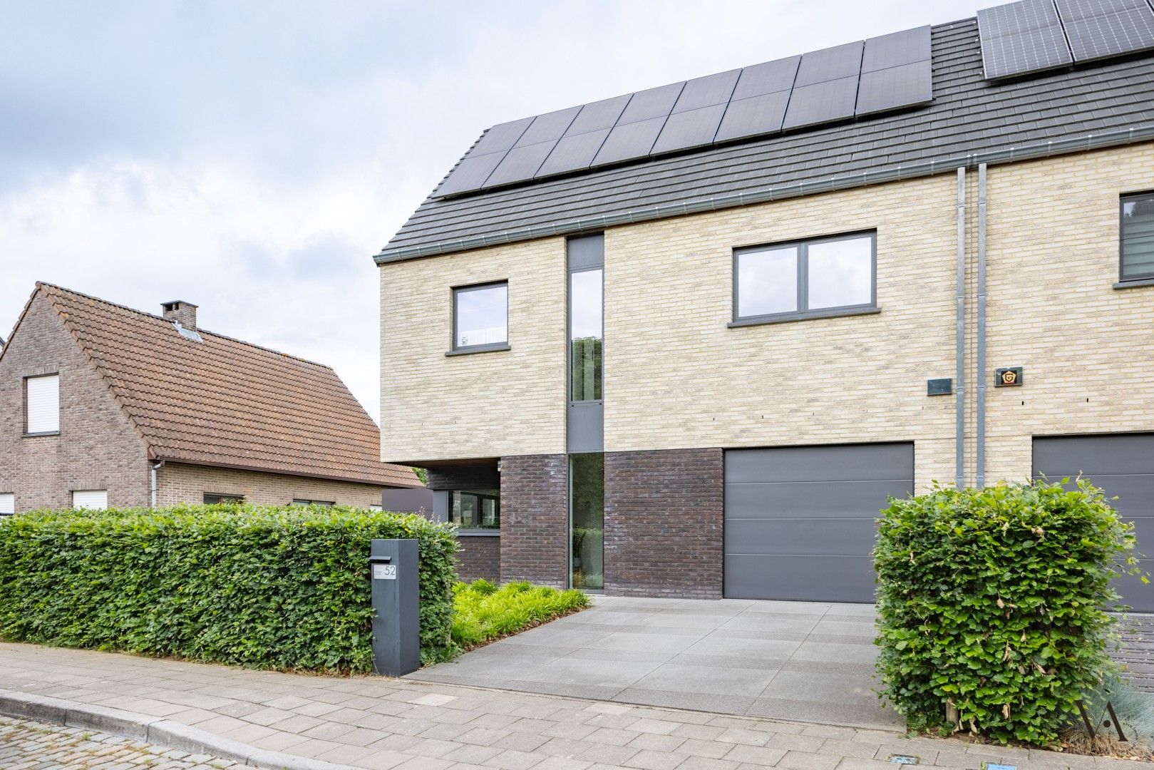 Moderne en recente gezinswoning in doodlopende straat foto 3