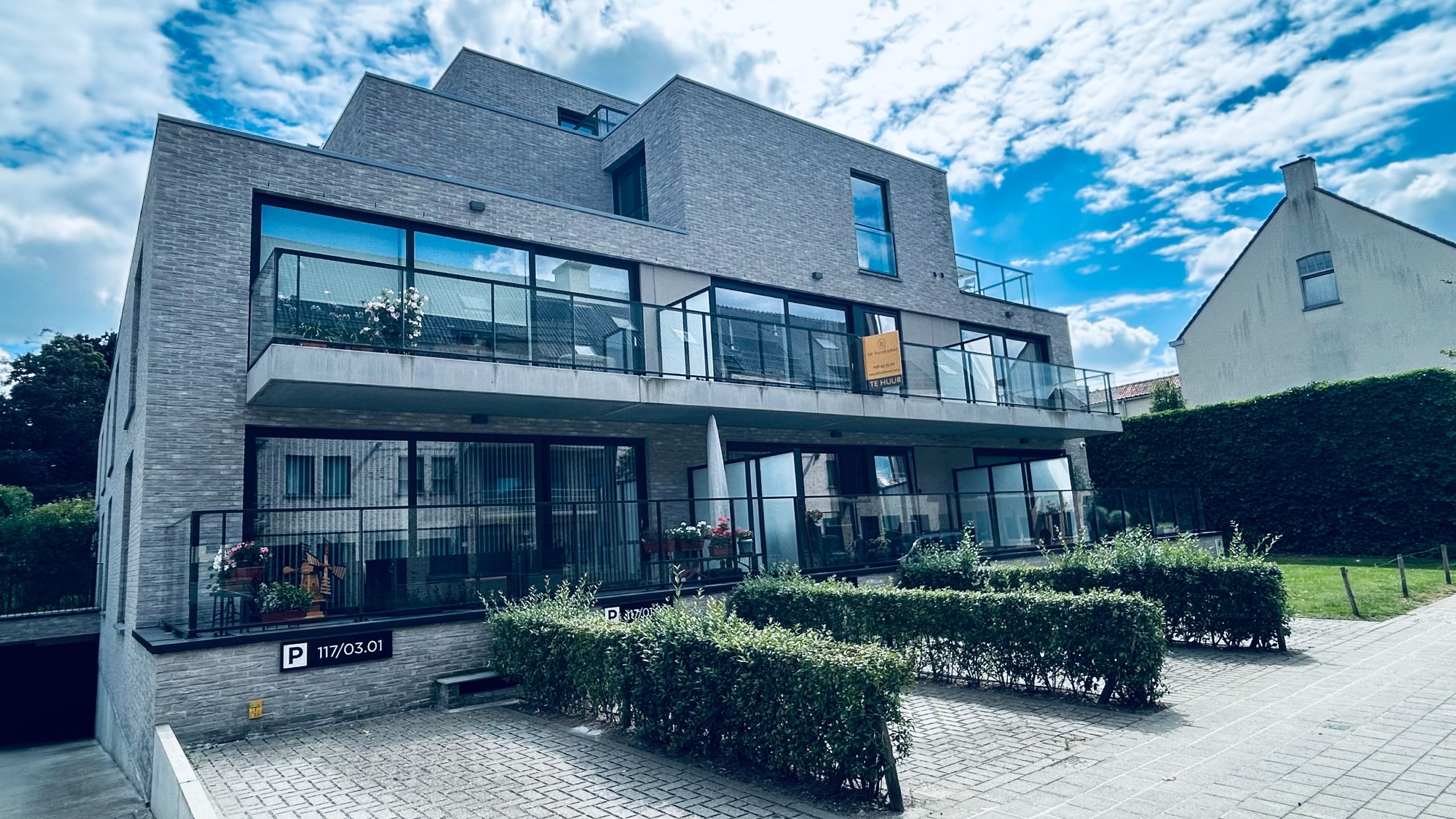 Mooi 1-slaapkamer appartement met terras en autostaanplaats foto 2