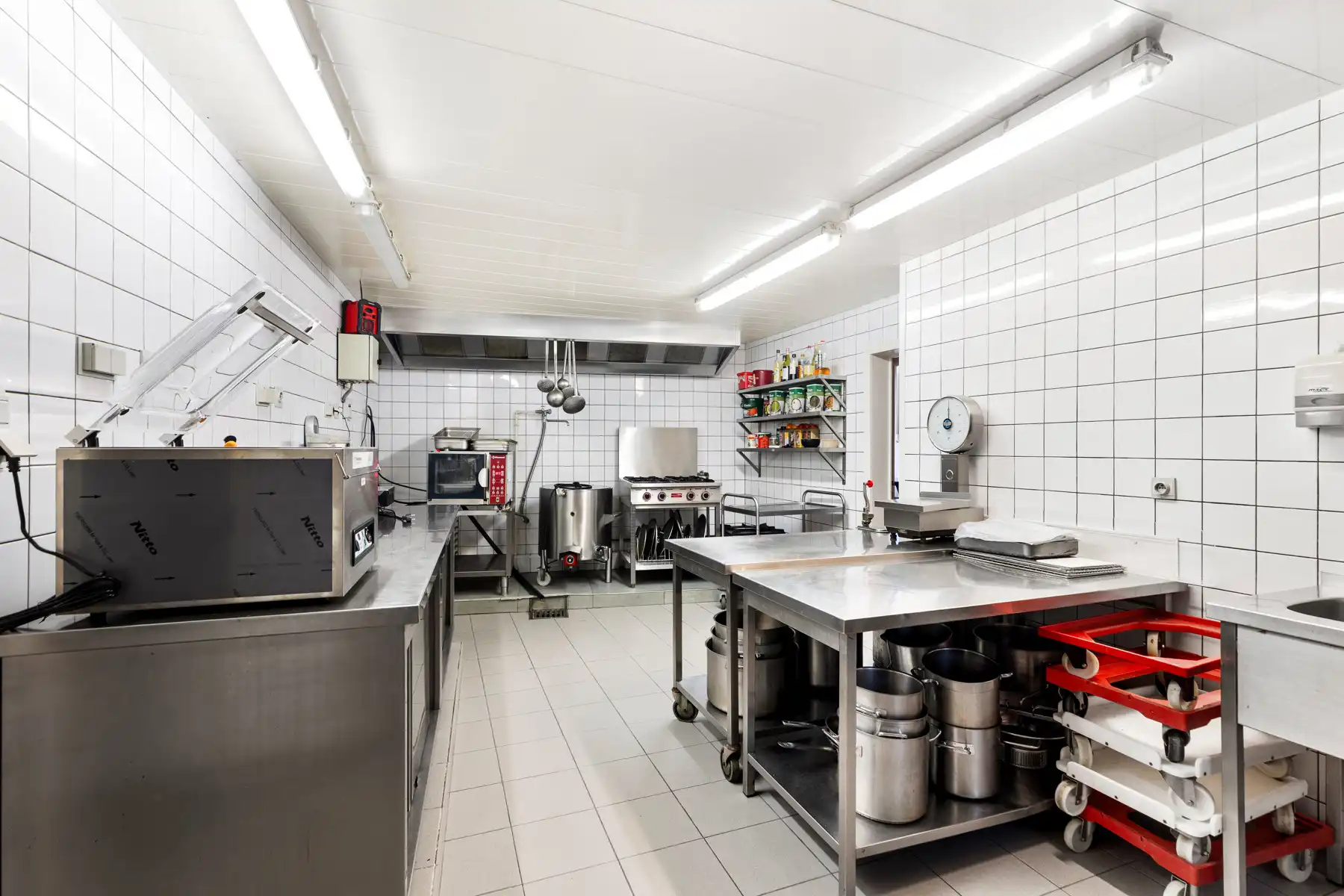 Handelshuis met woonst op sterke locatie in Sint-Kruis foto 8