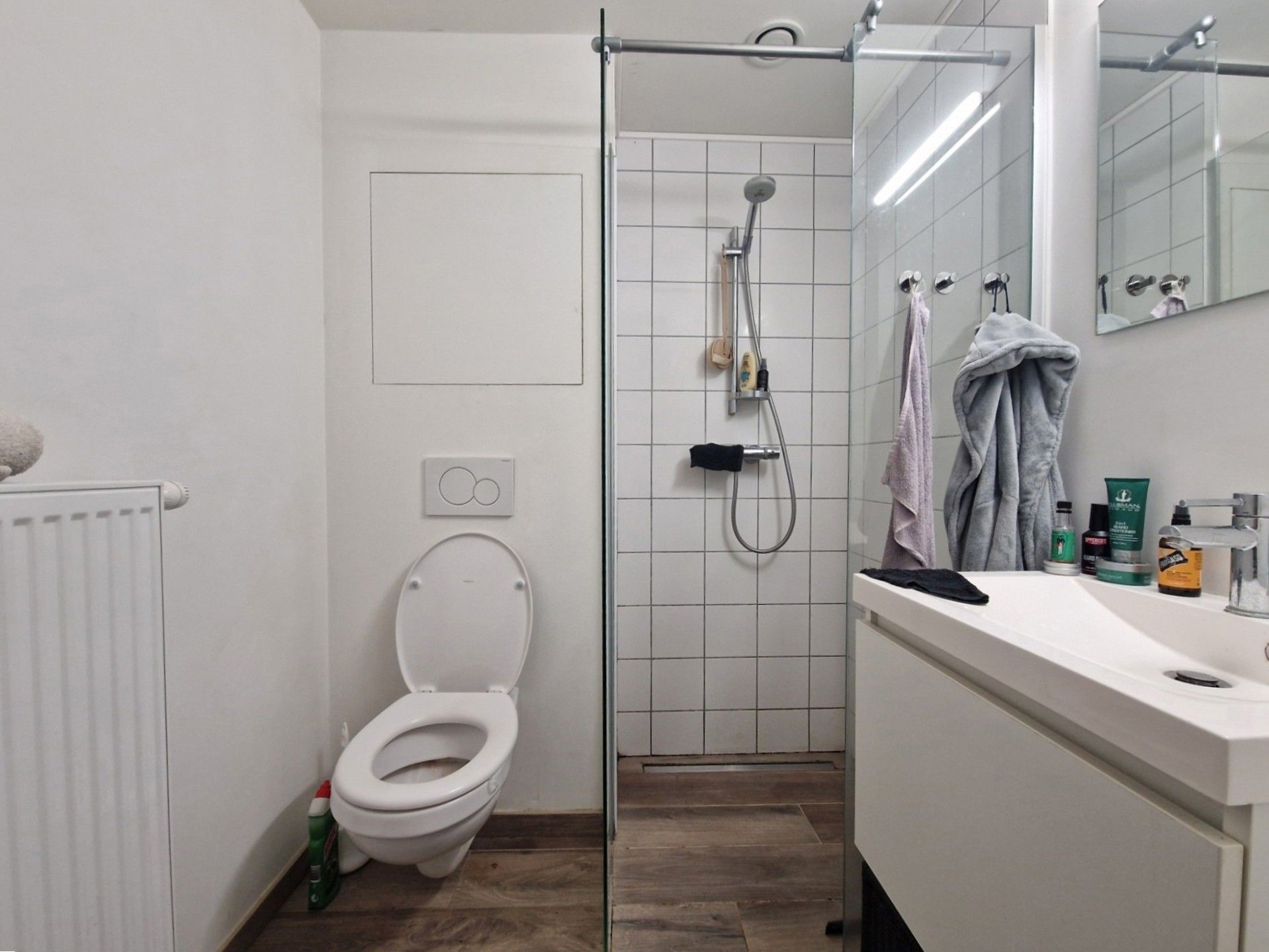 Gelijkvloerse recente studio met terras en eigen sanitair foto 5