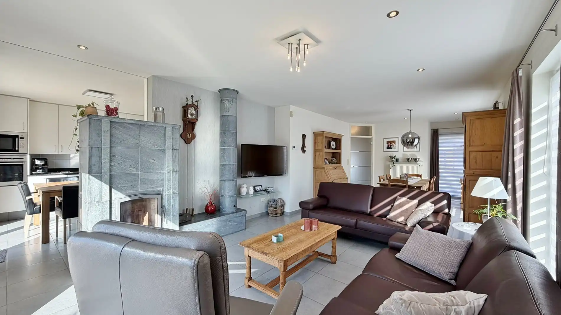 Halfopen bebouwing in rustige, kindvriendelijke straat met garage en zonnige tuin.  foto 7