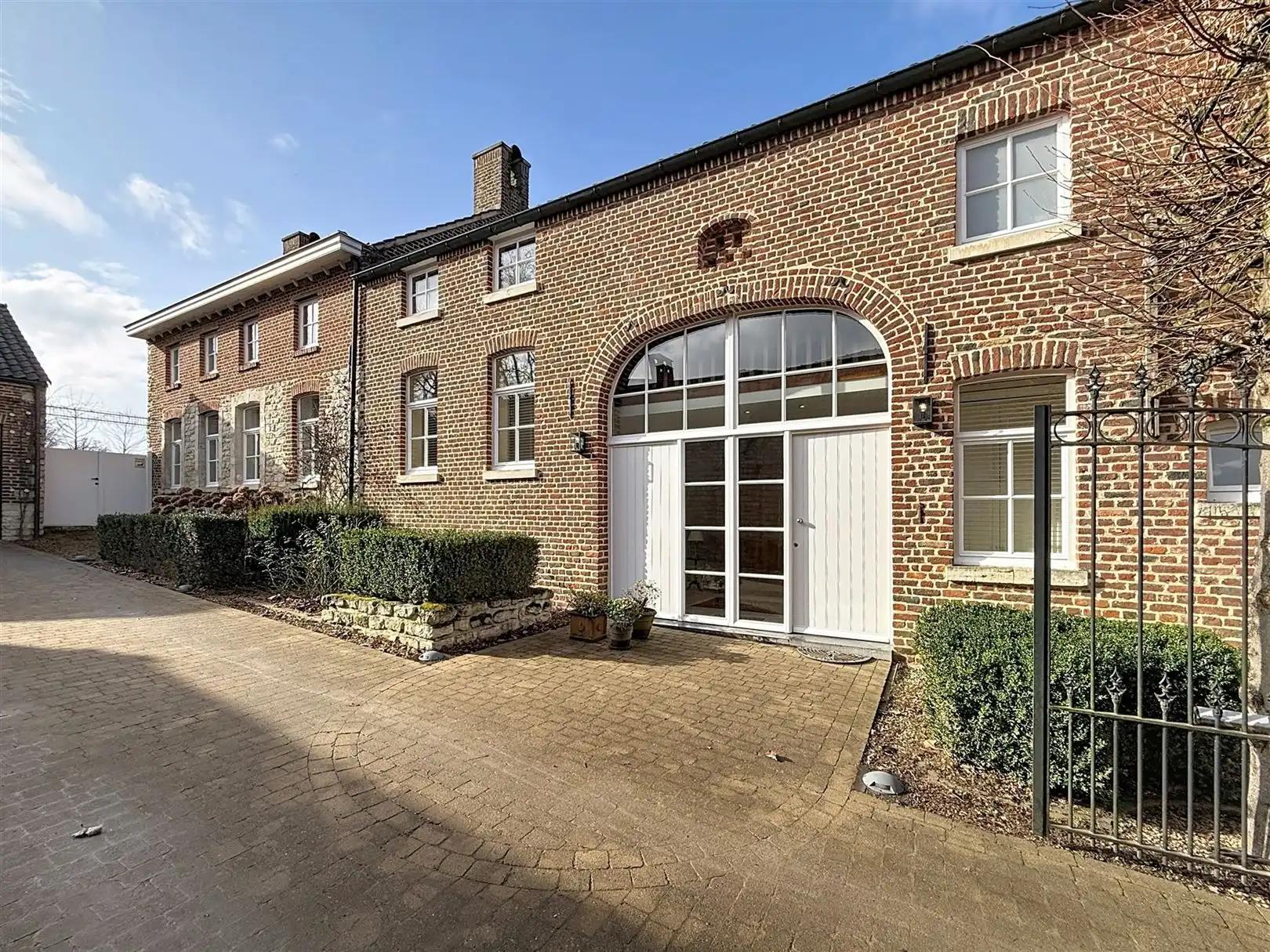 Karaktervolle woning met 4 slpks, 2 bdks, zwembad, 39a 17ca foto 3