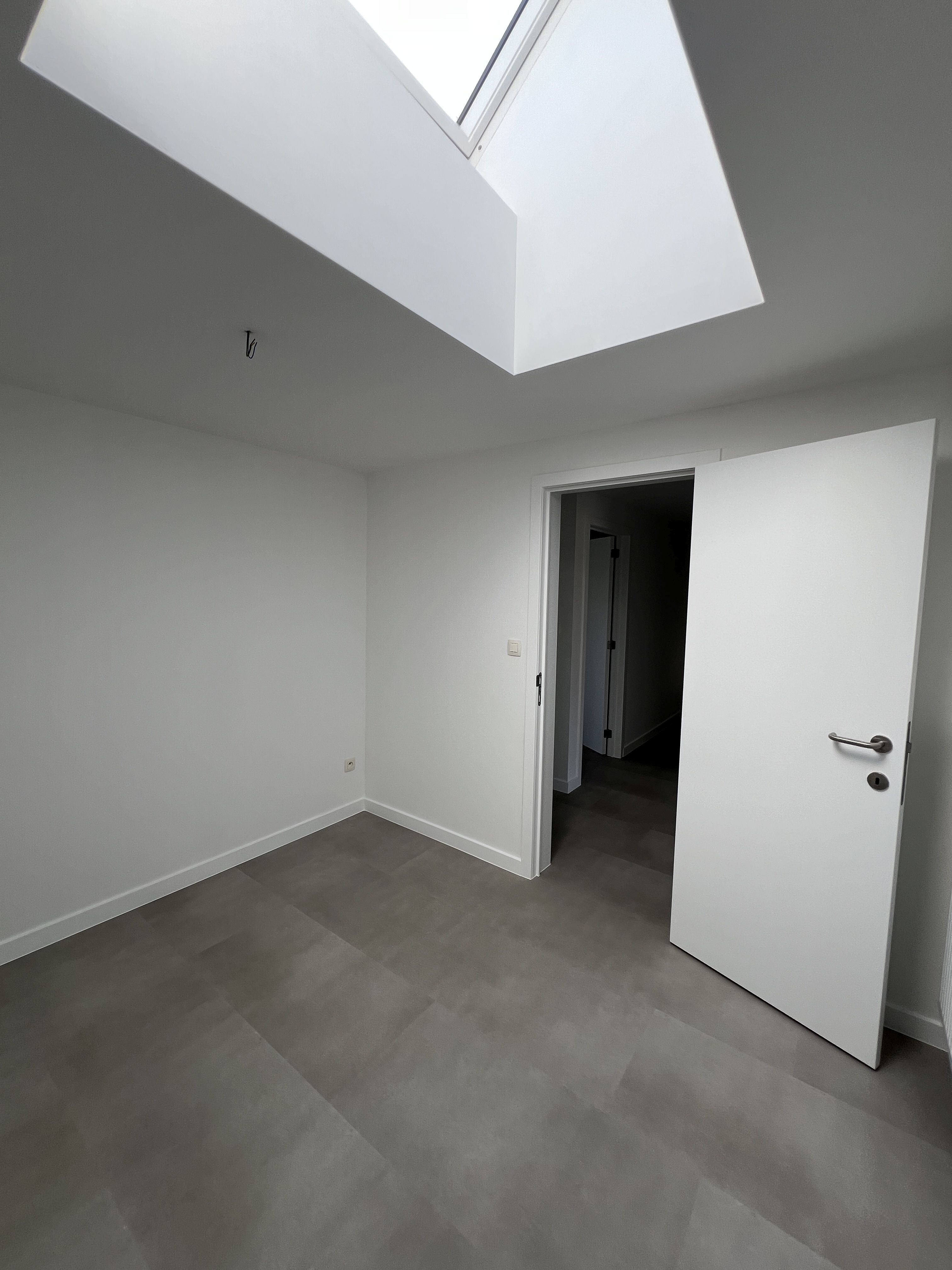 Volledig gerenoveerde energiezuinige driegevelwoning met 4 slaapkamers en tuin. foto 14