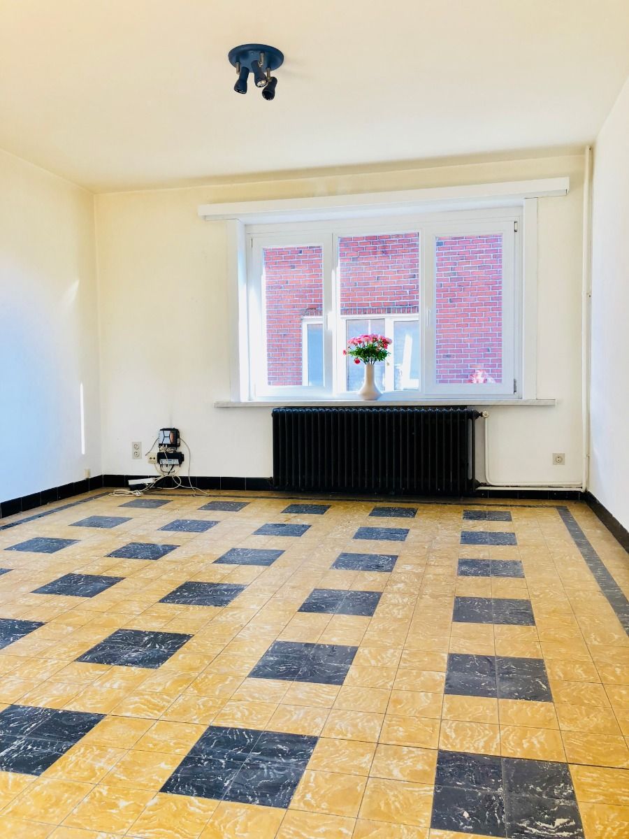 Te Renoveren appartement met staanplaats in Sint-Amandsberg foto 12