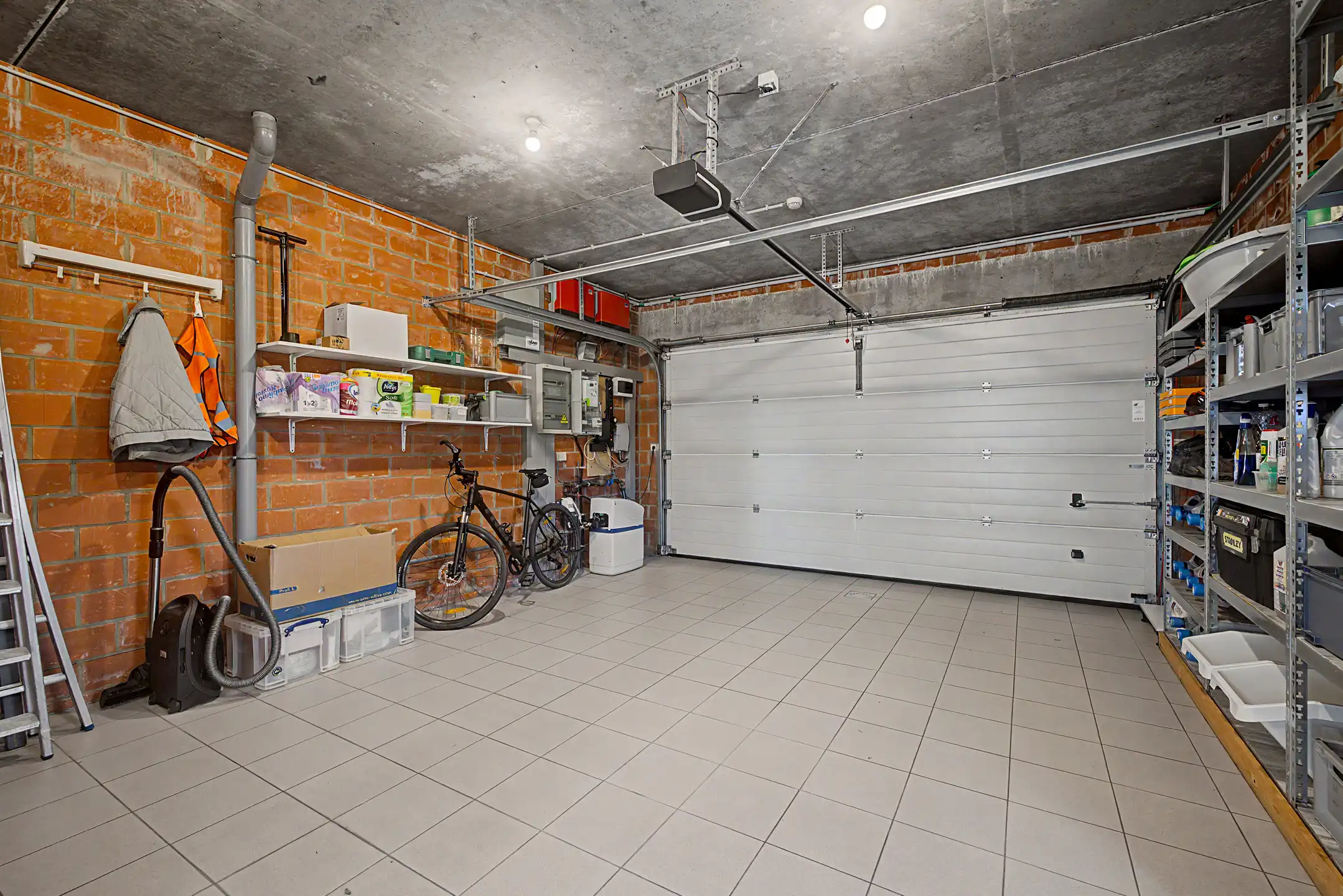 Instapklare woning met zwembad en prachtig vergezicht foto 32