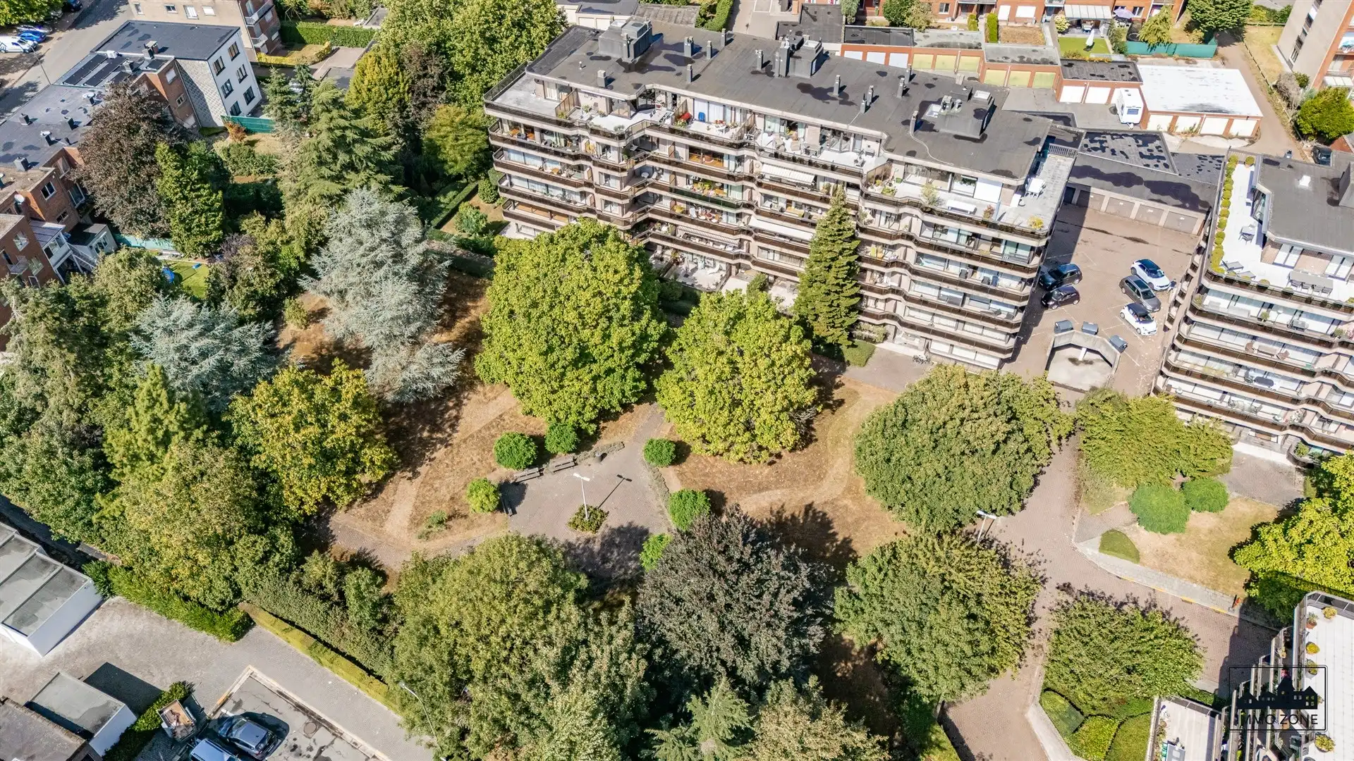 Ruim en lichtrijk appartement met terras in Sint-Niklaas foto 4
