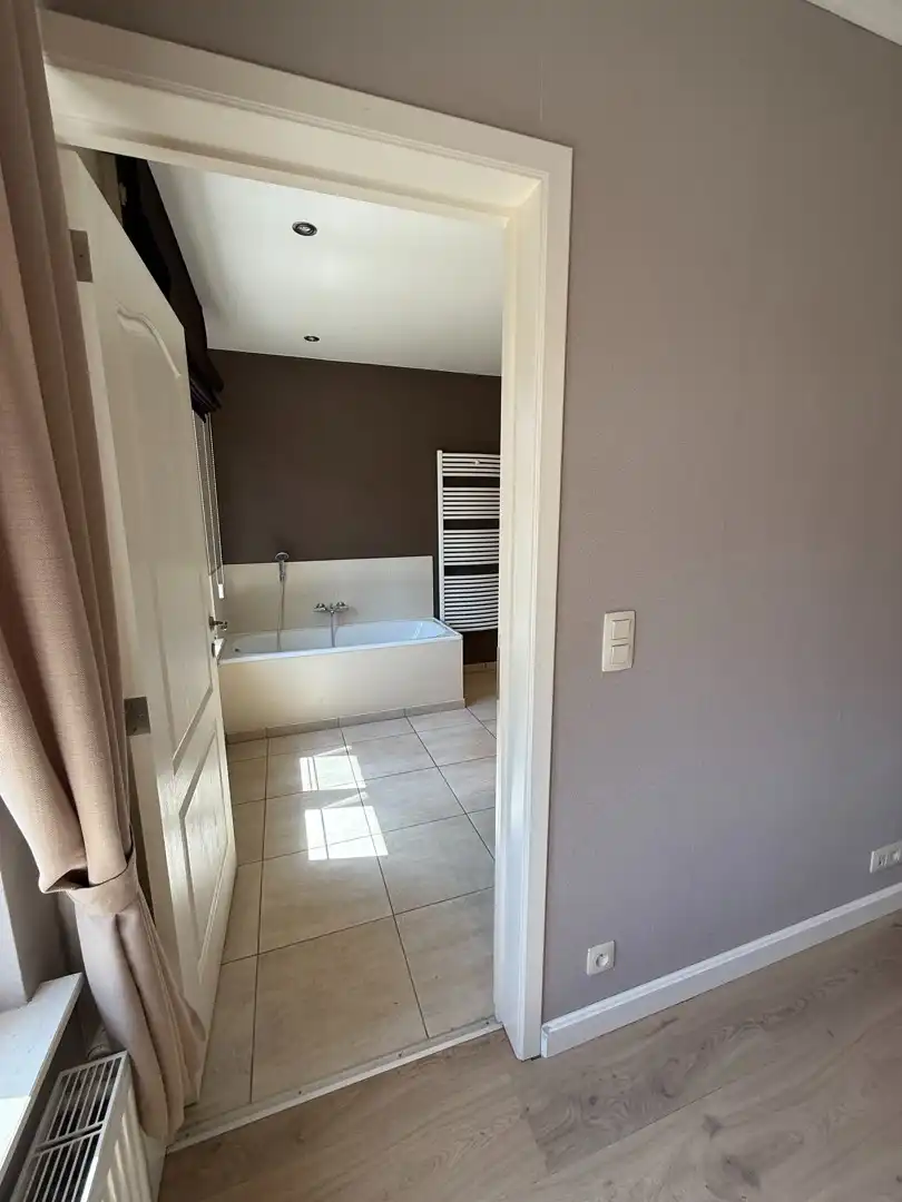 Prachtig, instapklaar energiezuinig appartement met 3 slaapkamers, terras en tuin te Bocholt. foto 8