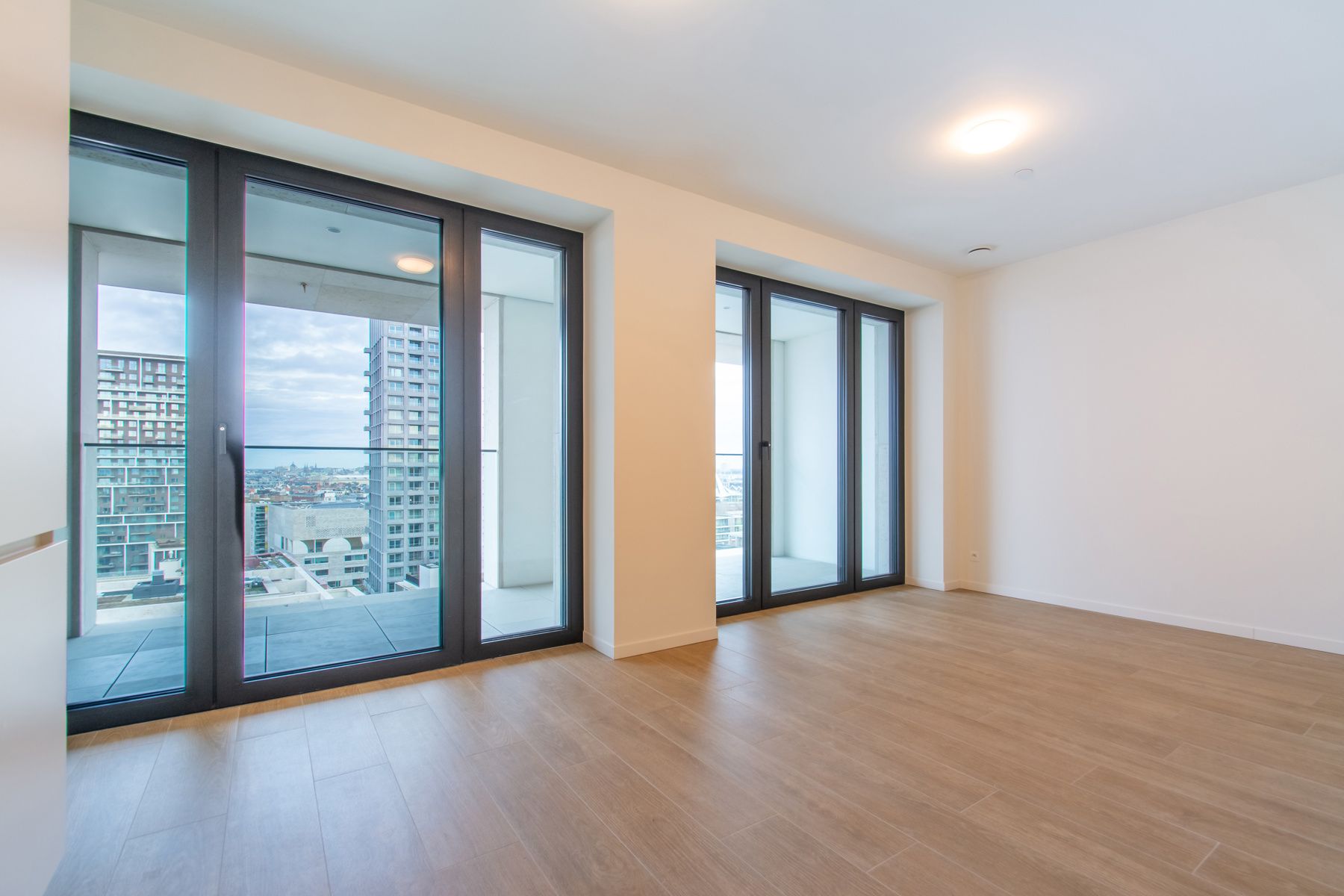 1-slpk app. met terras en zicht op Schelde foto 3