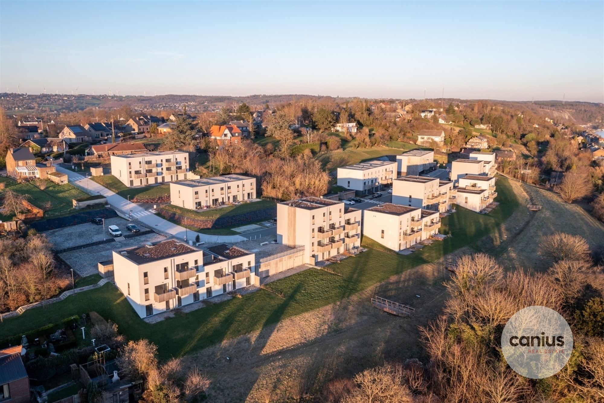 APPARTEMENT MET 2 SLKS, TERRAS + PARKING foto 2