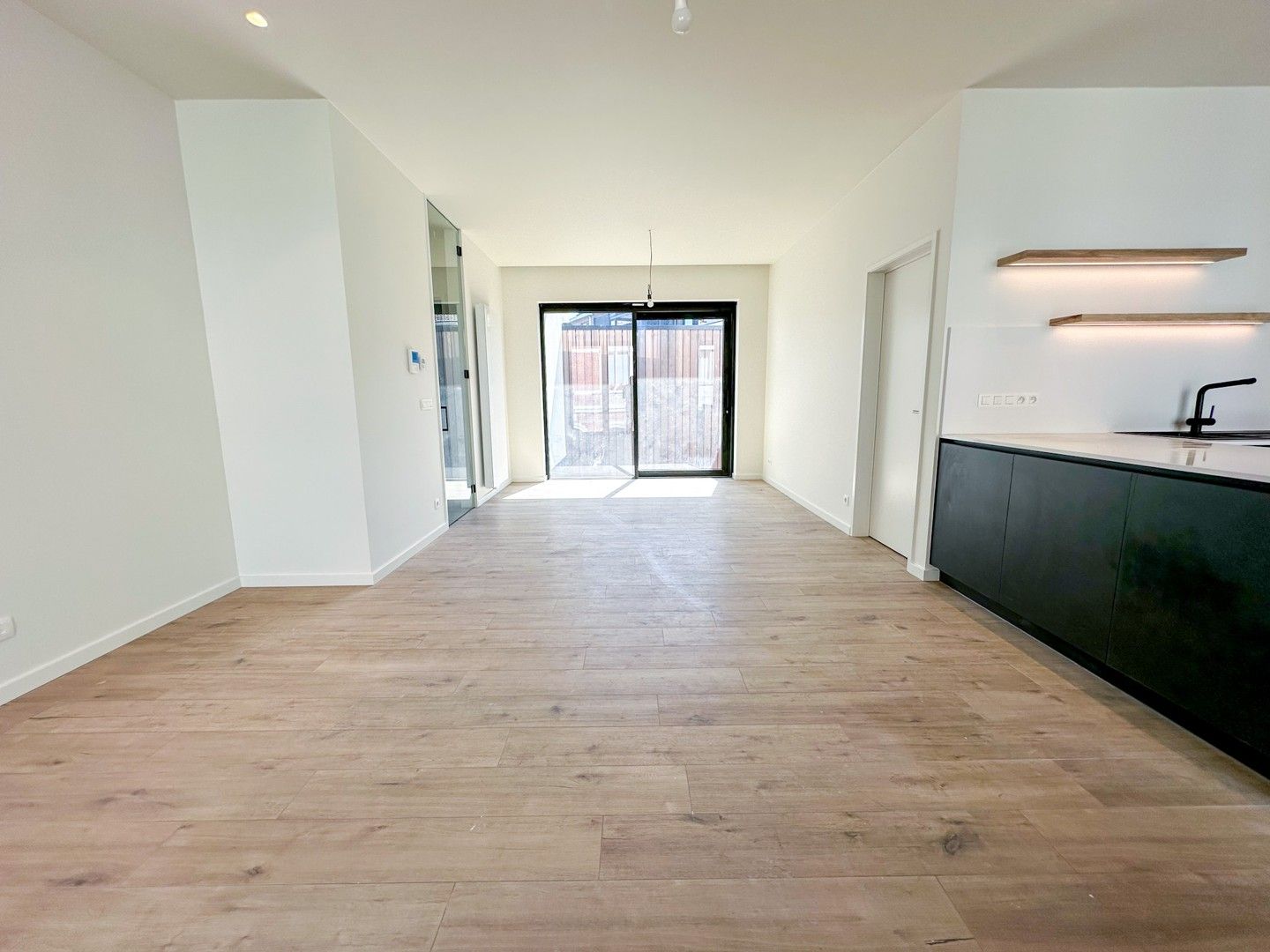 Uniek 2 slaapkamer nieuwbouwappartement te huur in het centrum van Sint-Niklaas foto 2