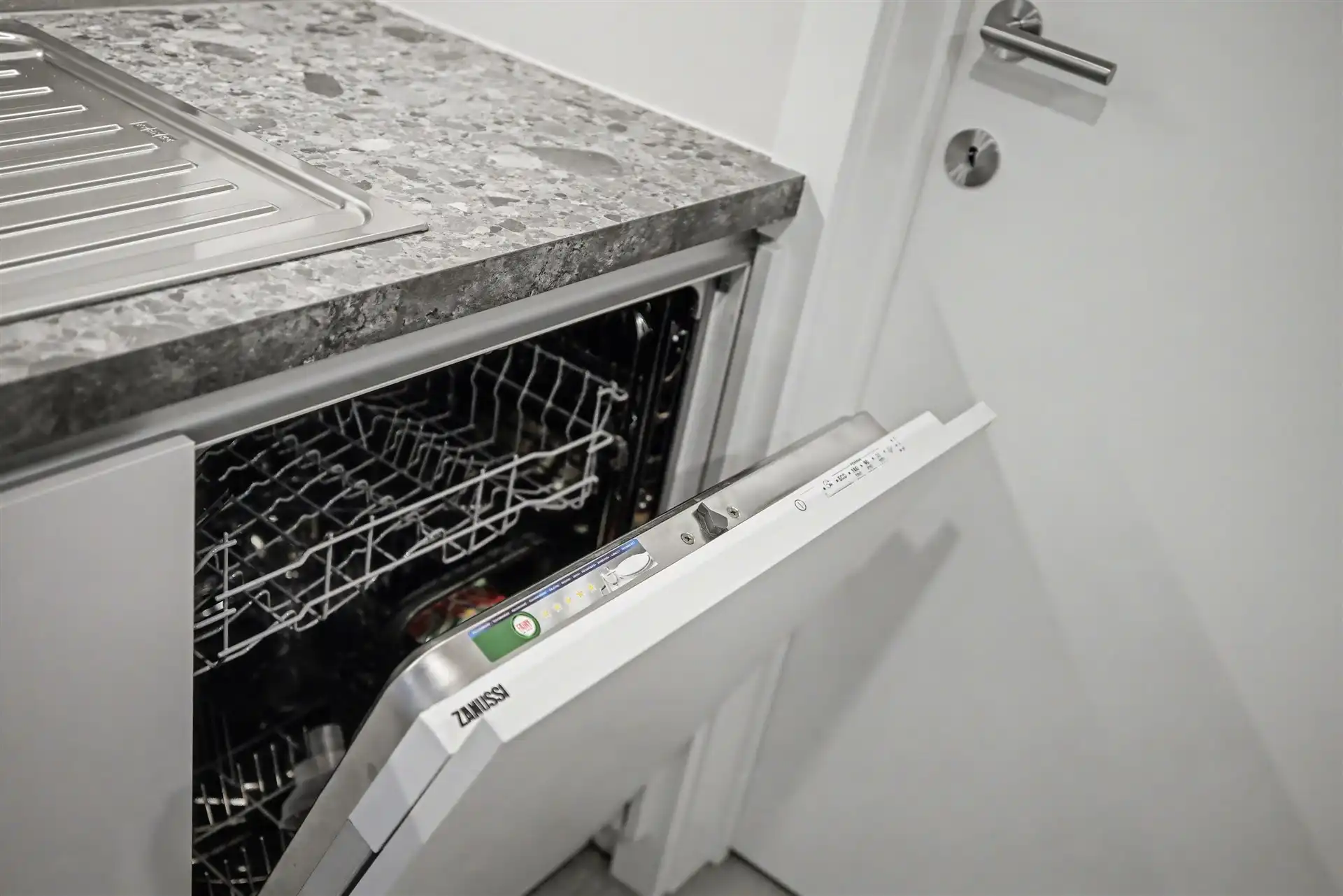 Afgewerkt nieuwbouwappartement met 1 slaapkamer en garage (67m²) foto 8