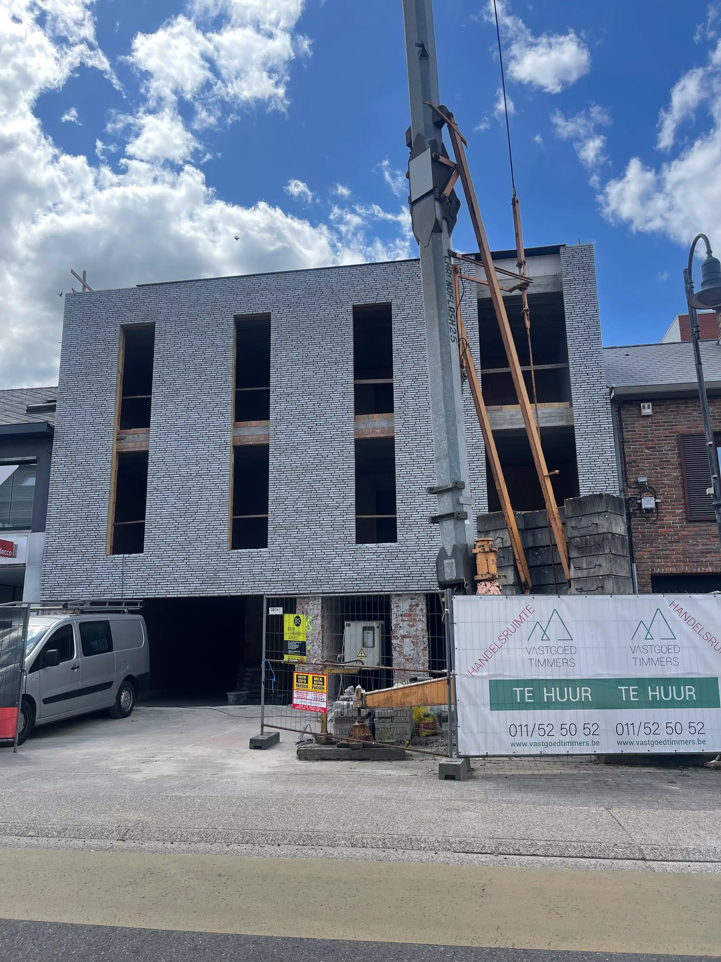 Handelspand te huur in het hartje van Houthalen, de kans voor ondernemers! foto {{pictureIndex}}