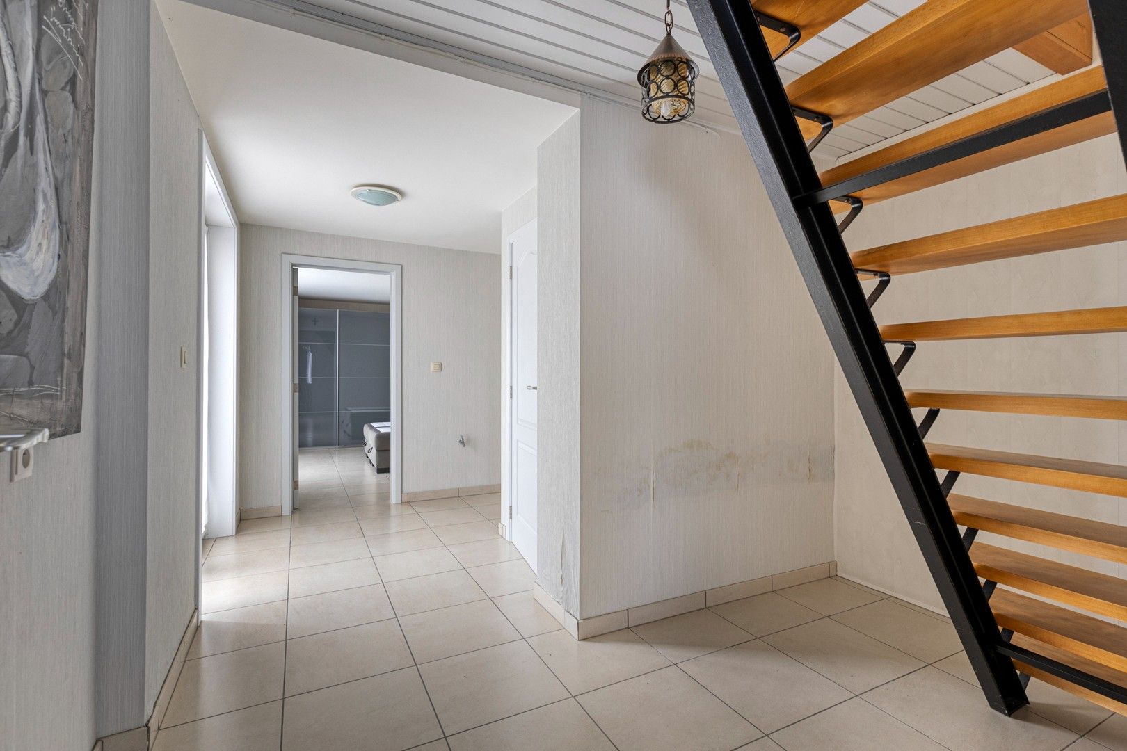 Te renoveren halfopen bebouwing met ruime garage en tuin op 691 m² foto 7