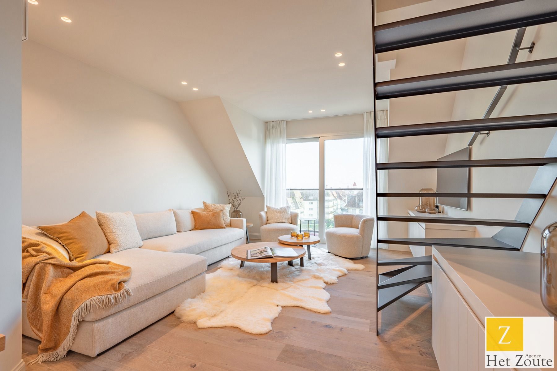 Nieuwbouw penthouse met terras - zicht op approach en zee foto 7