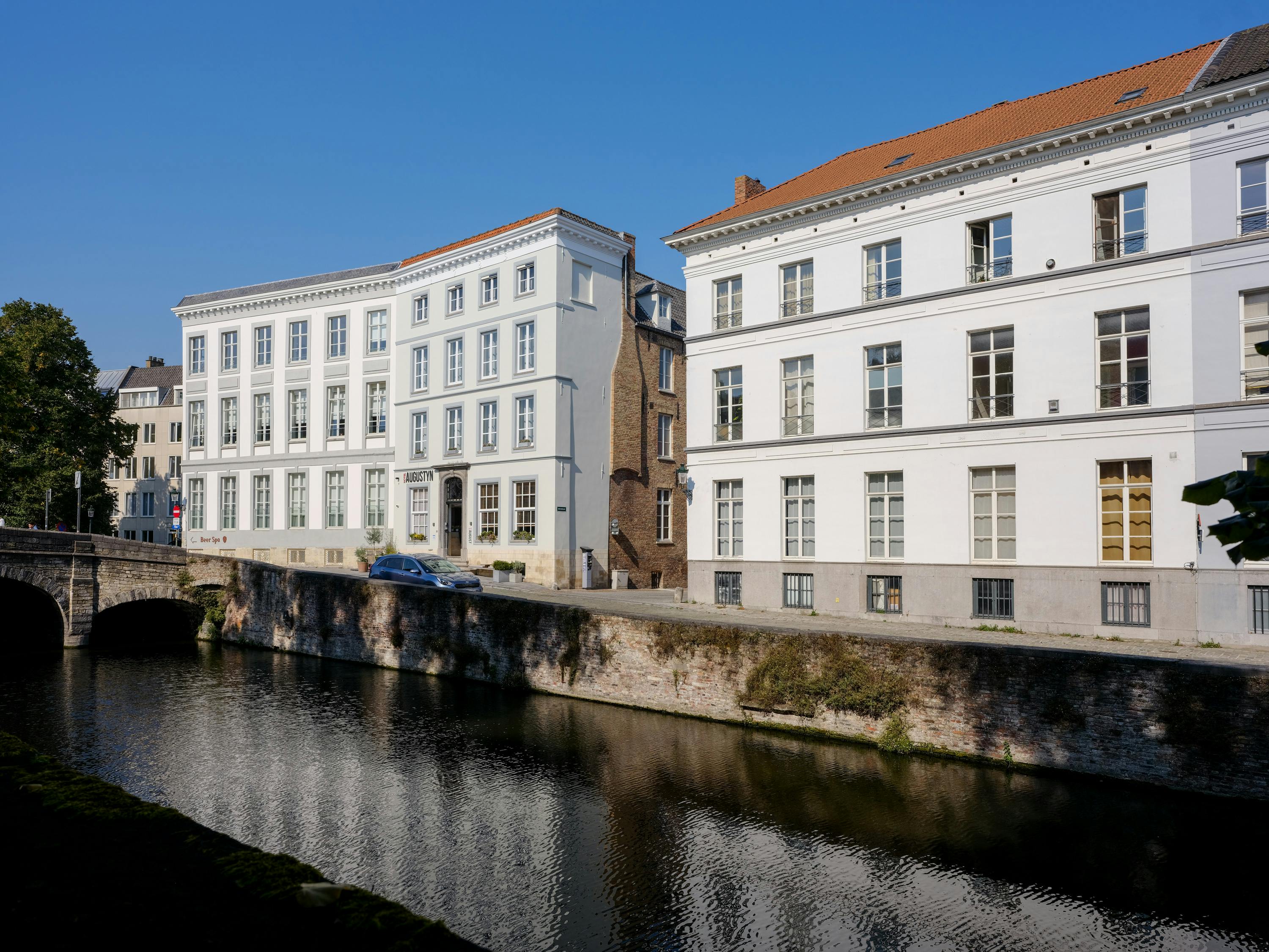 Te renoveren statige hoekwoning in Brugge te koop foto 11