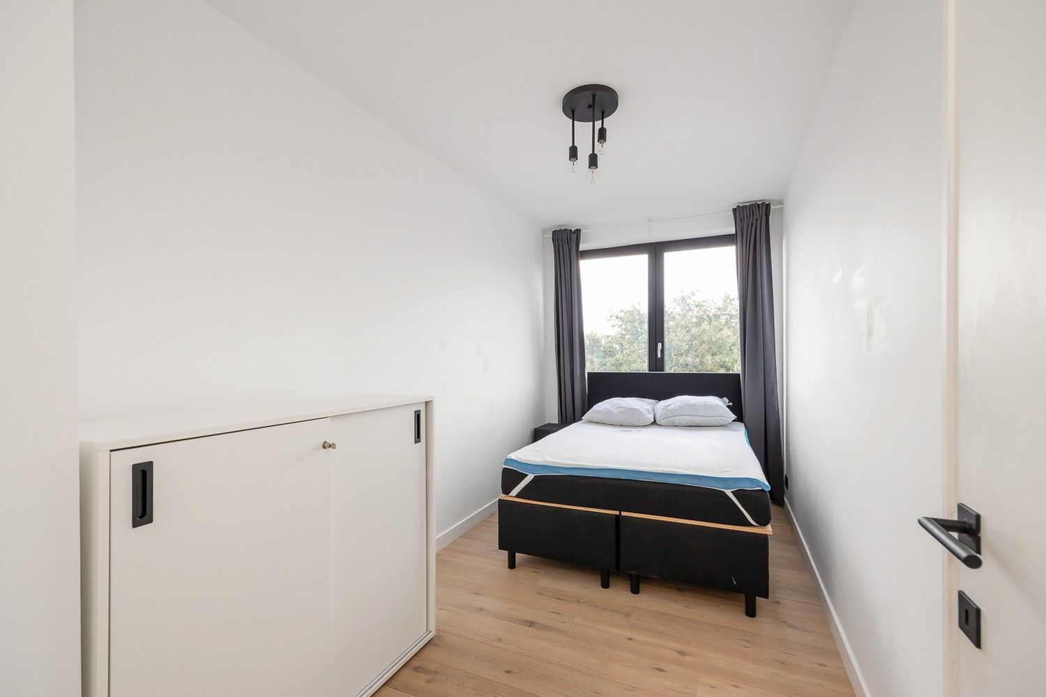 Uiterst kwalitatief gerenoveerd appartement ±90m² vlakbij park Den Brandt foto 14