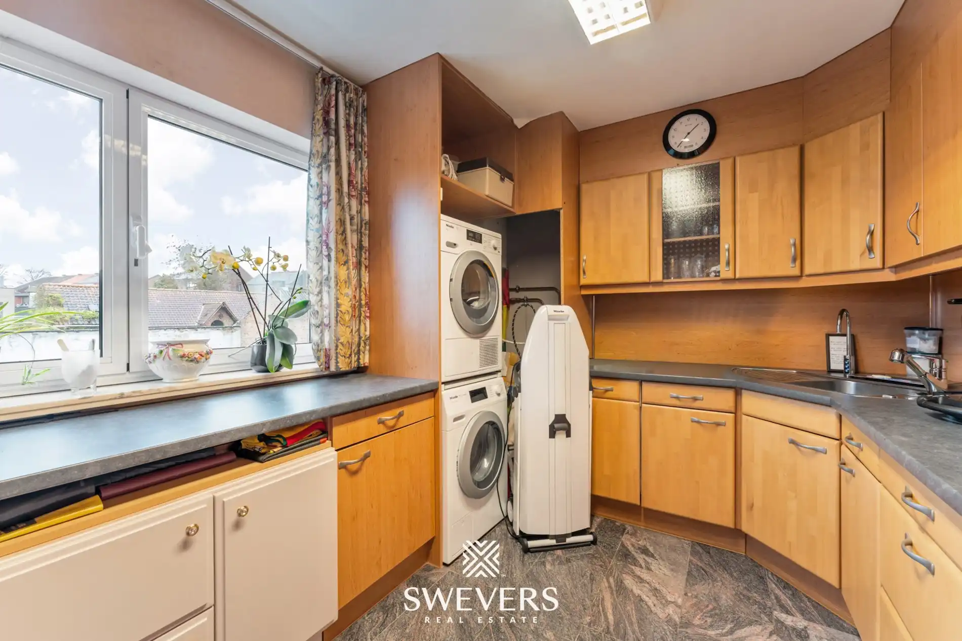 Hoogwaardig appartement met private lift en zolder in hartje Borgloon foto 9