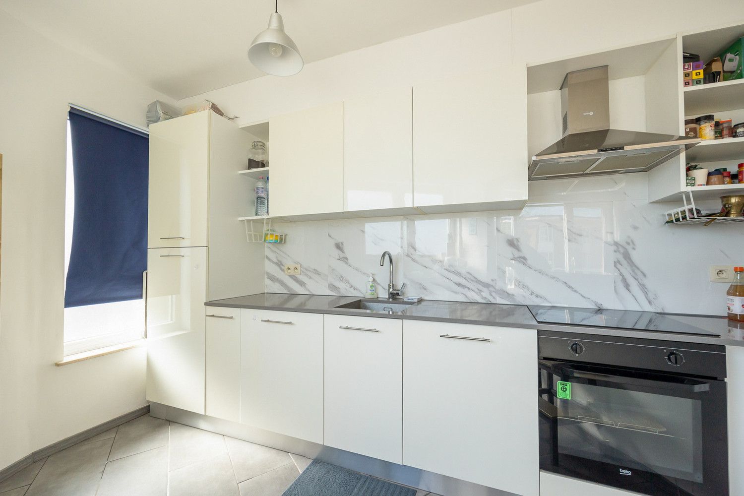 Energiezuinig (EPC B) en instapklaar 2 slk-appartement in een kleinschalig hoekgebouw te Deurne-Zuid, met privatieve garagebox + de staanplaats ervoor foto 7
