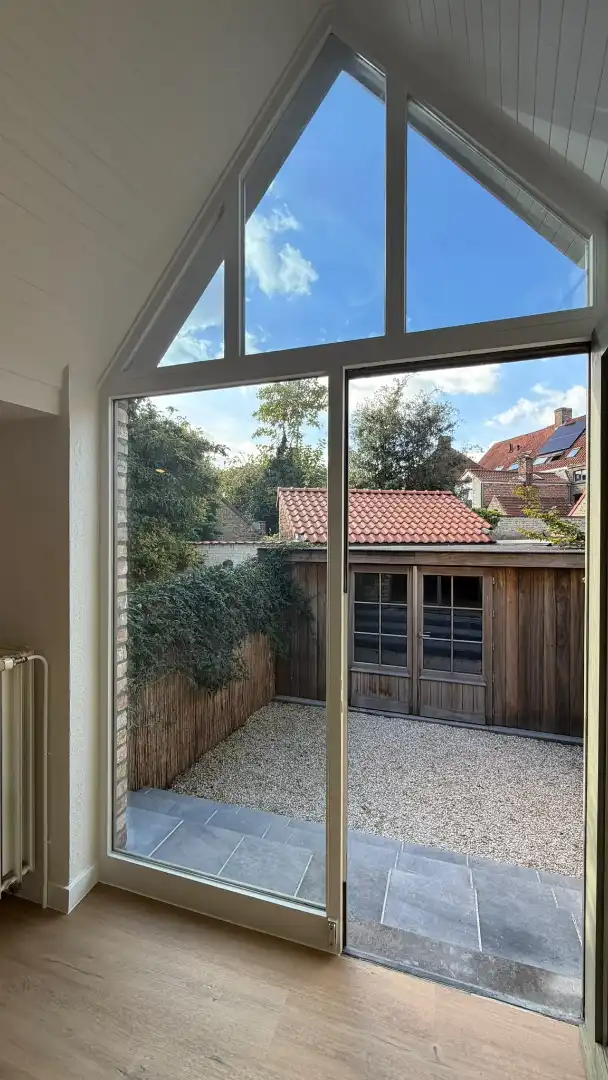 Instapklare trapgevelwoning met zonnig terrastuintje en grote berging, centrum, rustige straat omgeving ’t Zand foto 9