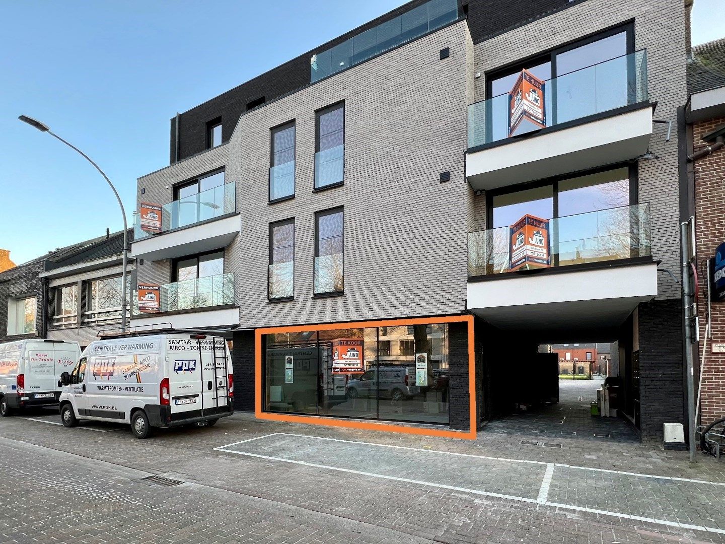 Handelsruimte van 71m² met topligging centrum Herzele! foto {{pictureIndex}}