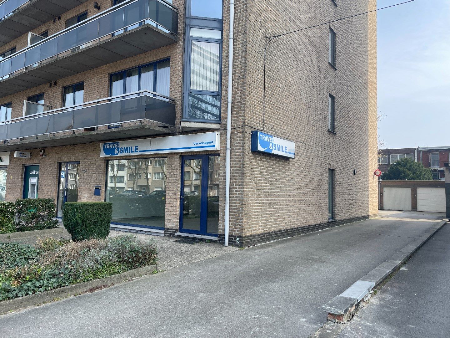Handelsruimte met inpandige garage op toplocatie foto 3