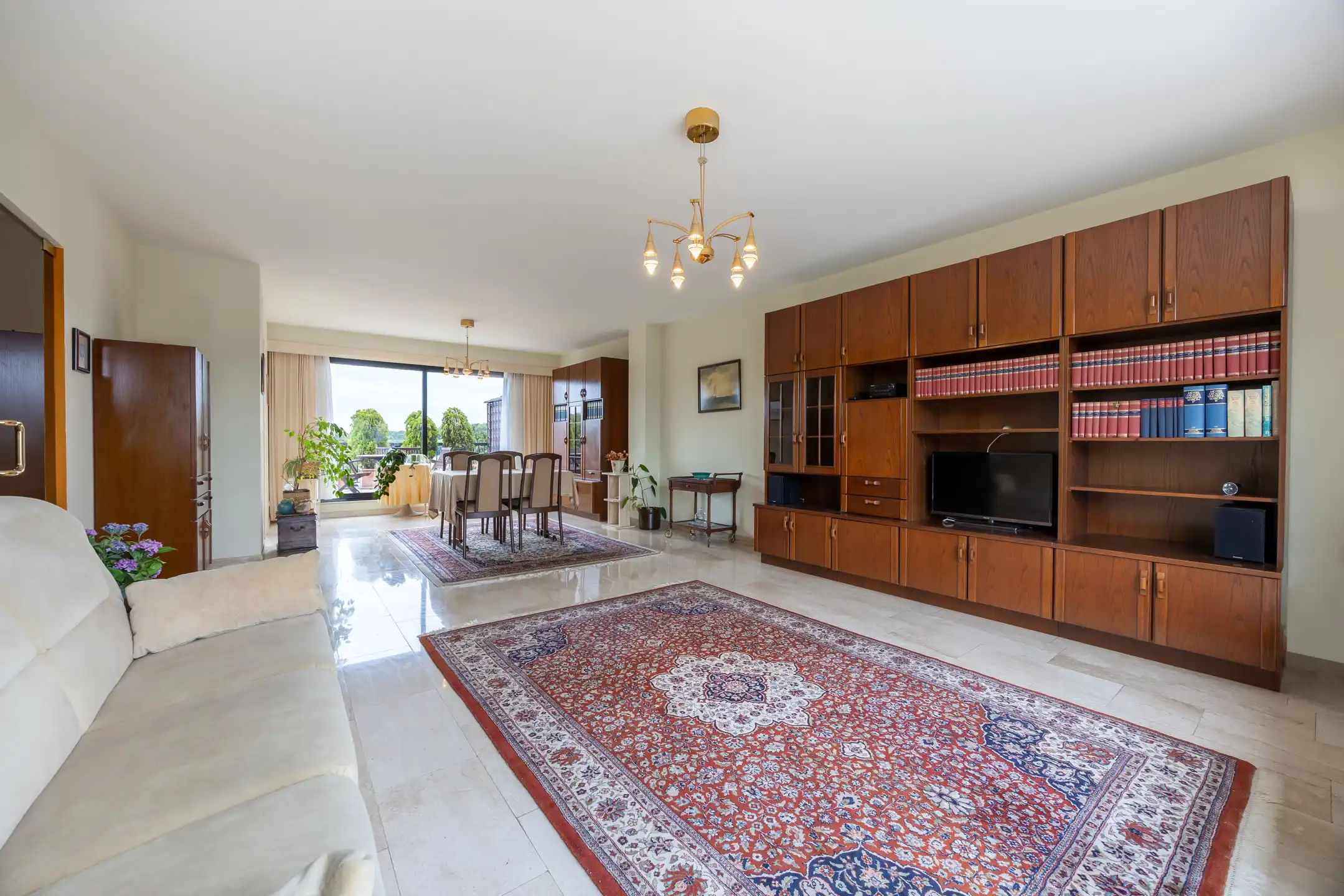 Goed gelegen dakappartement met groot terras voor en achter, 2 slpk en prachtig uitzicht foto 2