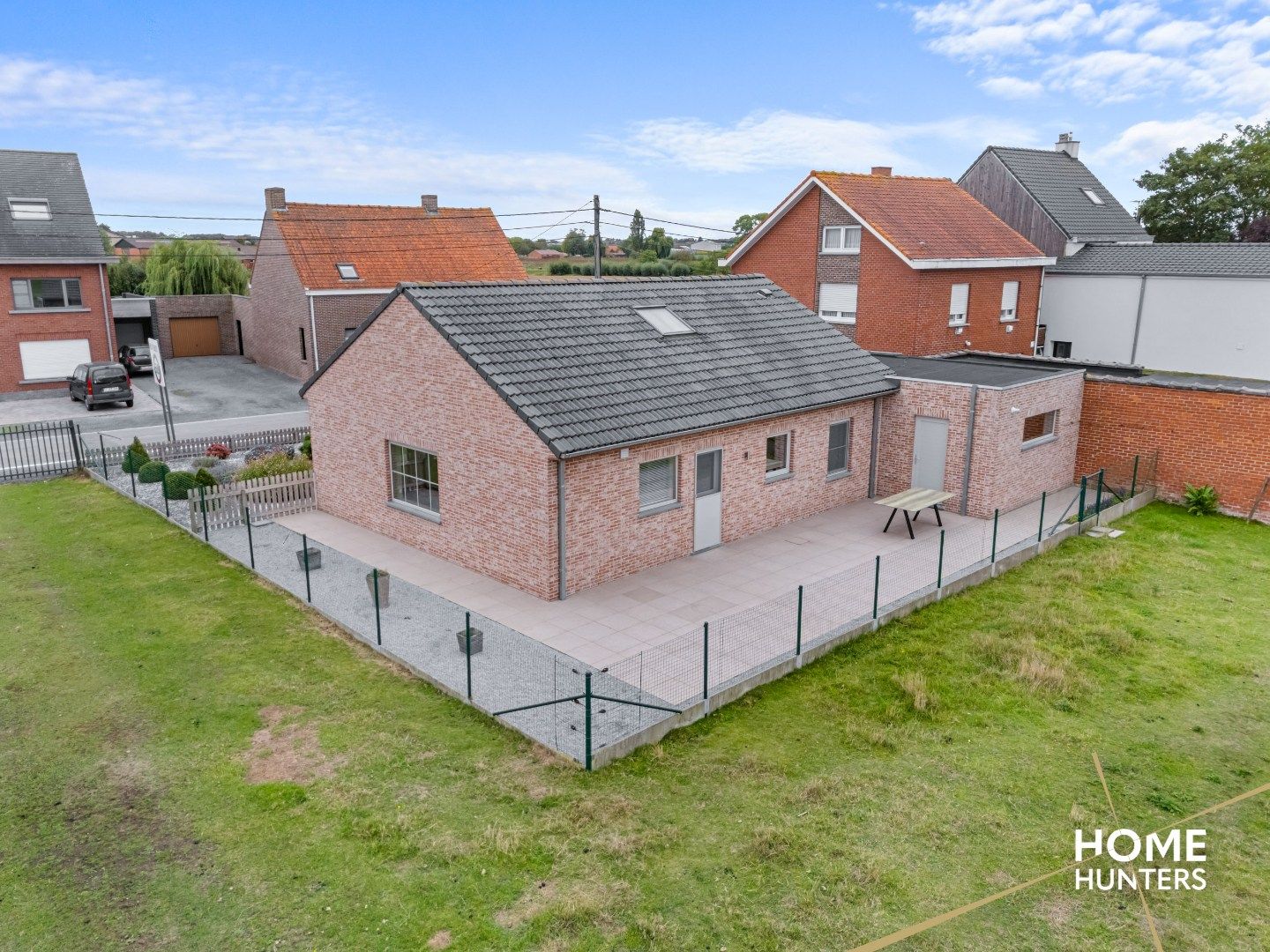 Luxe gelijkvloerse nieuwbouwvilla met 2 slaapkamers en een ruime garage op een groot perceel foto 7