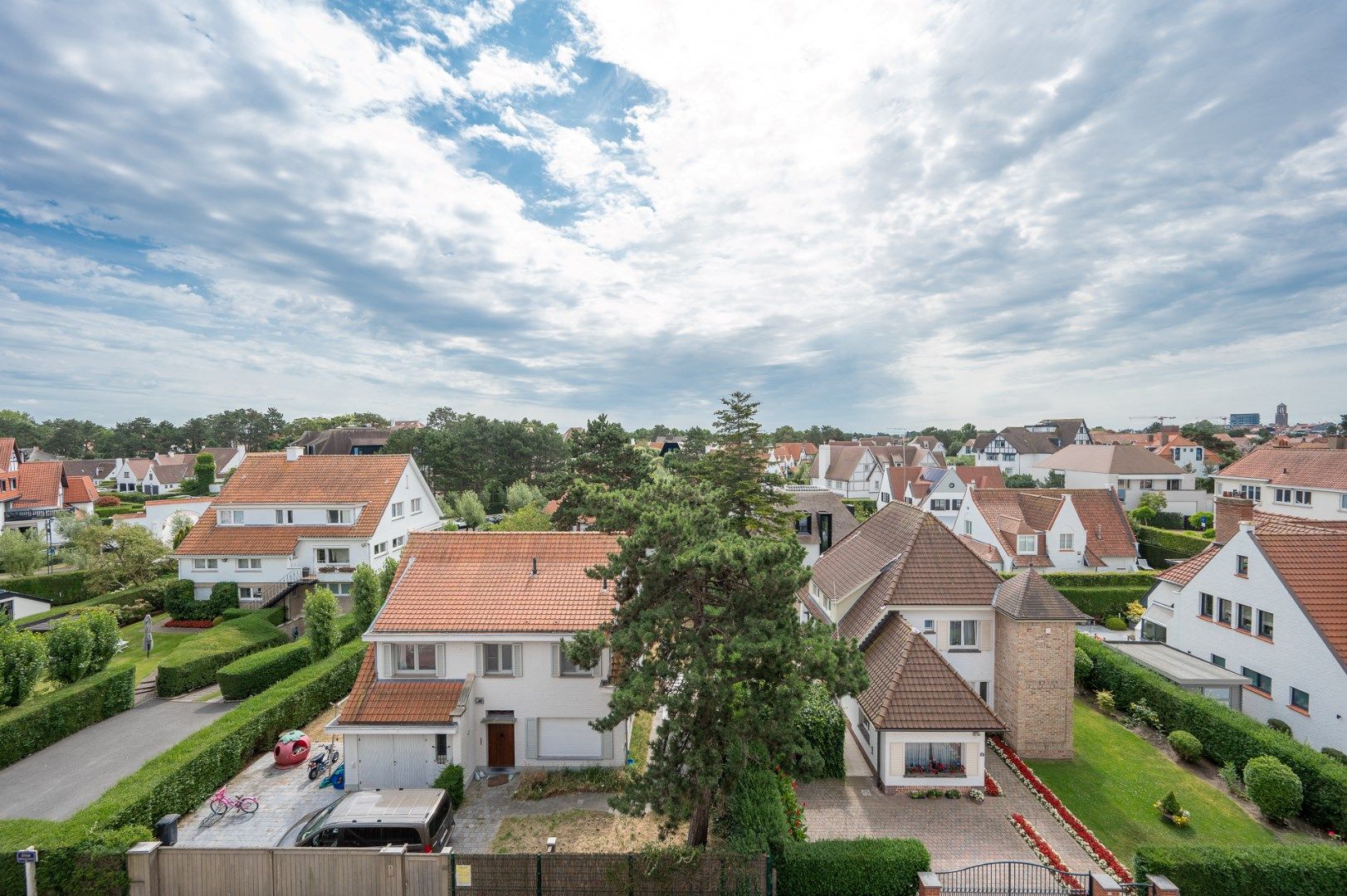 Uitzonderlijk dakappartement met prachtig zicht over het Zoute, gelegen vlakbij het Yzerpark. foto 4