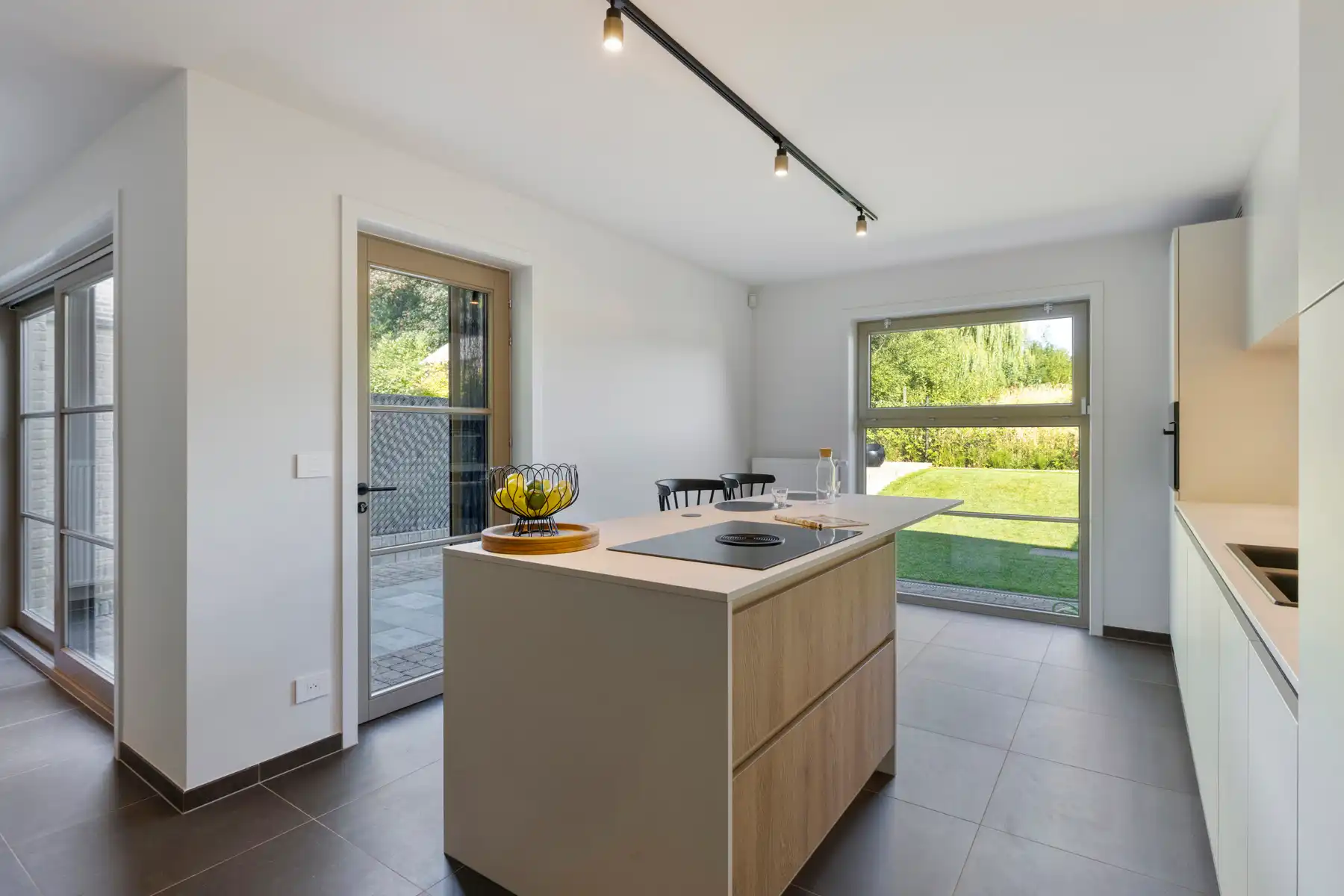 Gerenoveerde woning met 3 slaapkamers foto 8