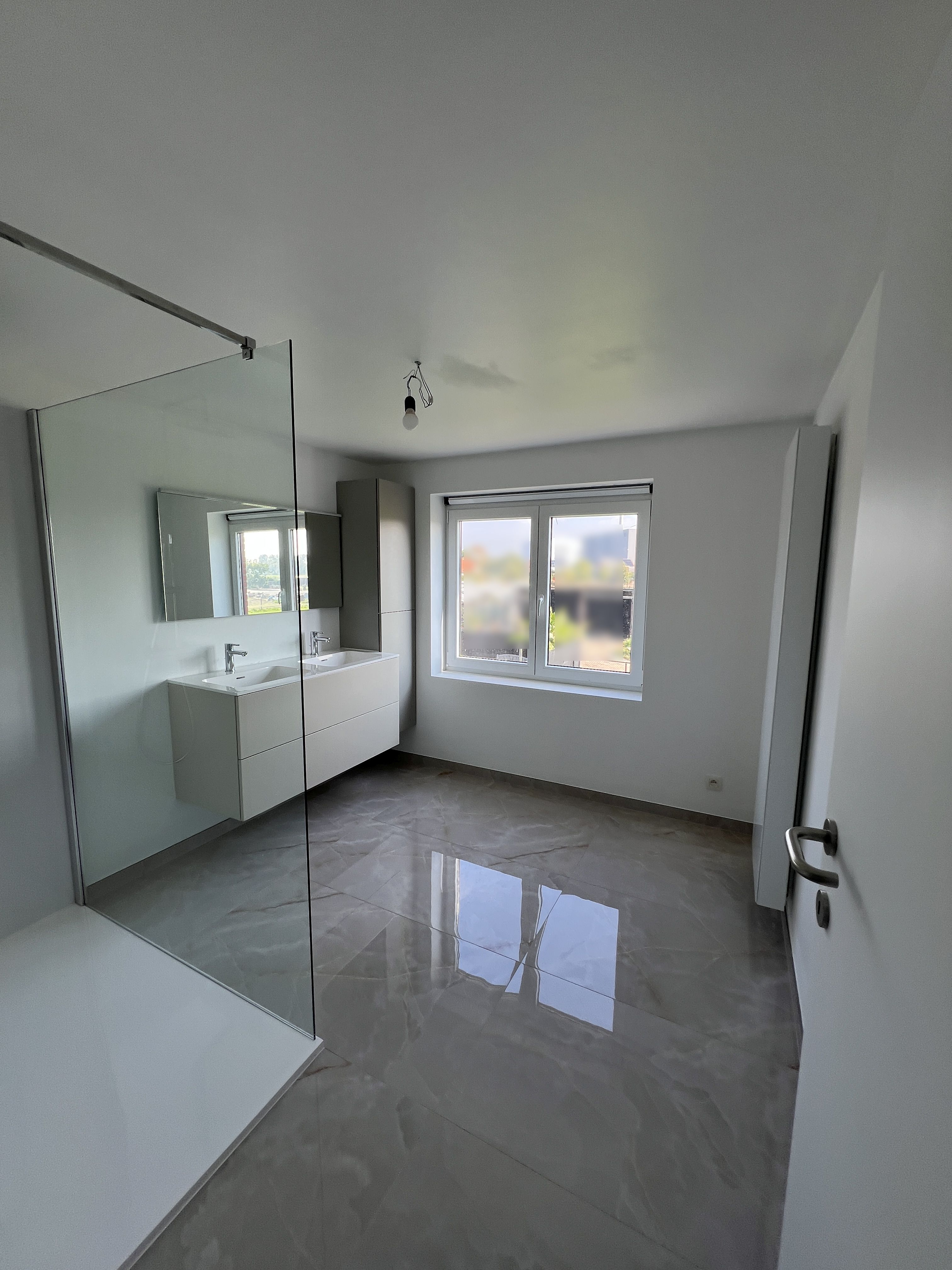 Volledig gerenoveerde energiezuinige driegevelwoning met 4 slaapkamers en tuin. foto 19