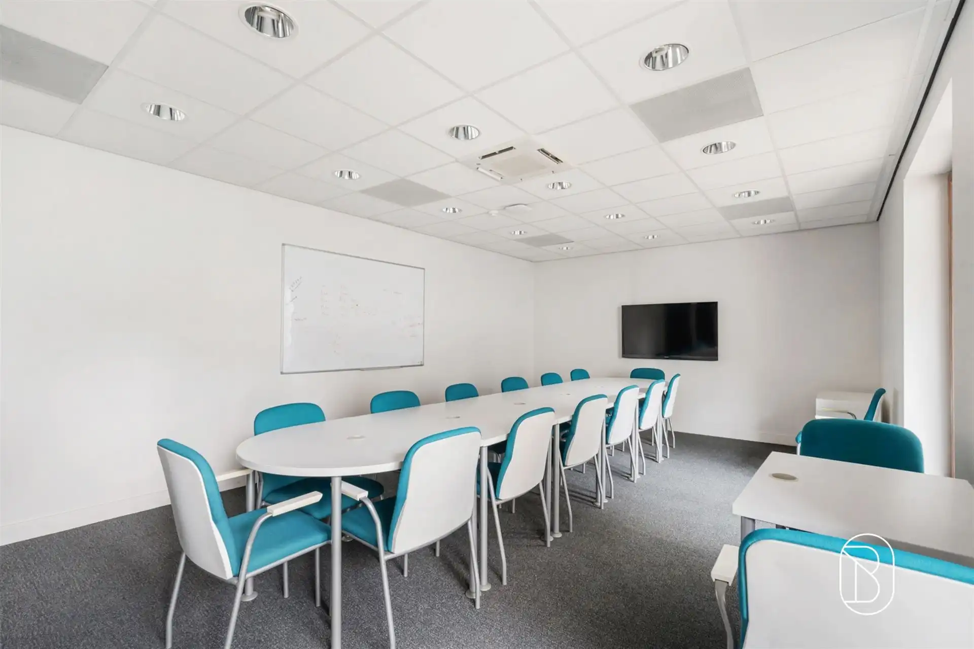 Topgelegen kantoorruimte van 450m2, veel potentieel foto 16