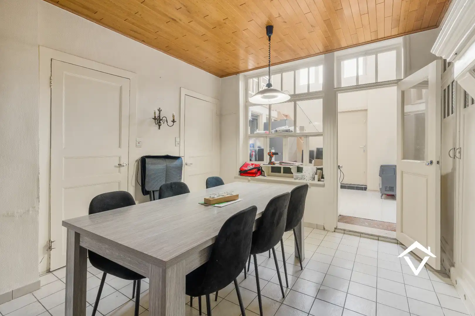 Karaktervolle stadswoning met tal van mogelijkheden op toplocatie in Torhout foto 5
