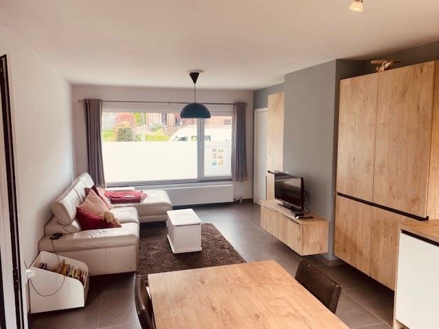 Gezellige halfopen woning met grote tuin foto 2