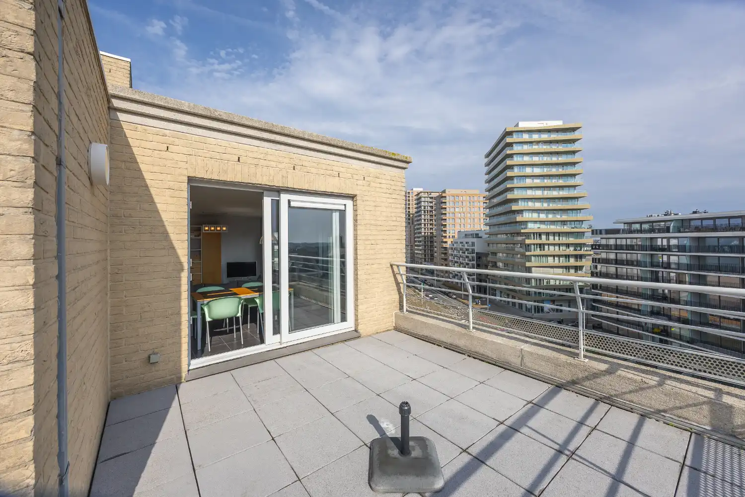 Penthouse op steenworp van het strand met panoramisch zicht foto 8