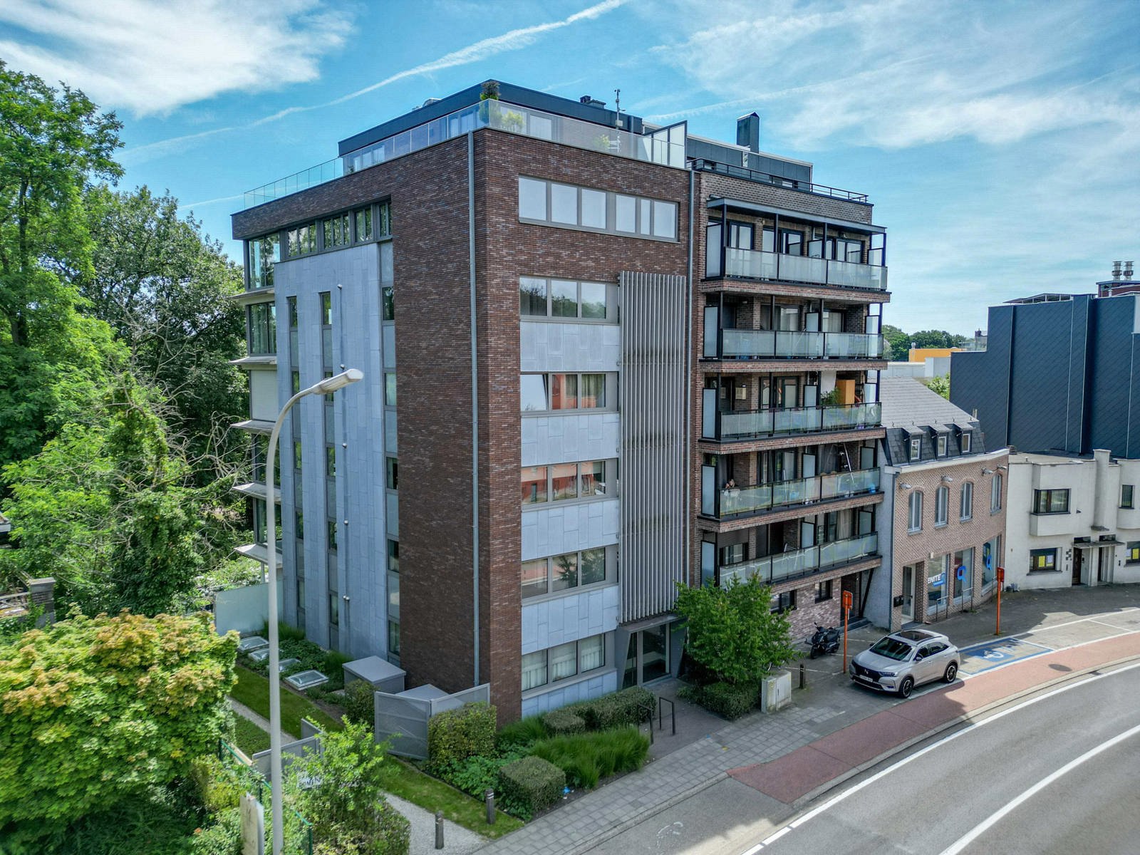 LUXEAPPARTEMENT (147m2) MET 2 SLK + 2 AUTOSTANDPL. TE GENK foto 30