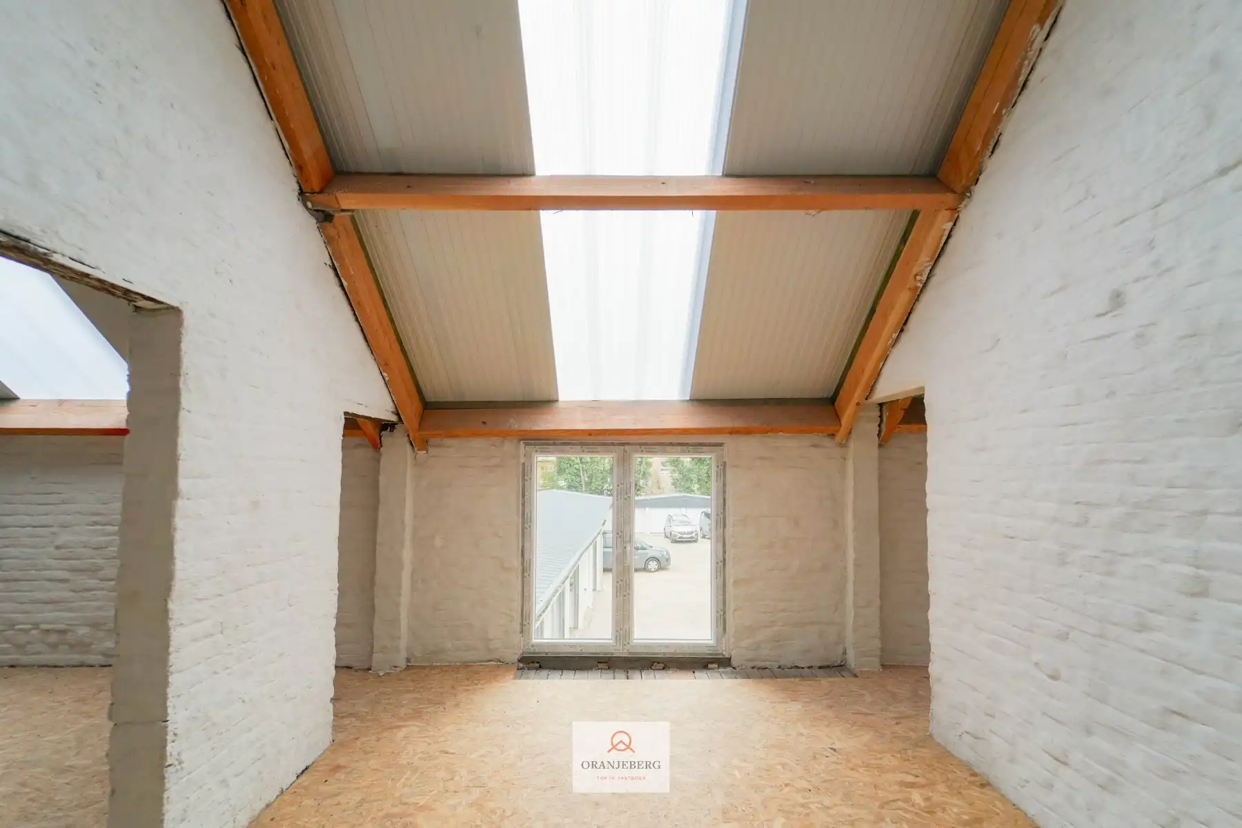 Loods - atelier 55 m² met water- en elektriciteitsaansluiting + garage te huur foto 6