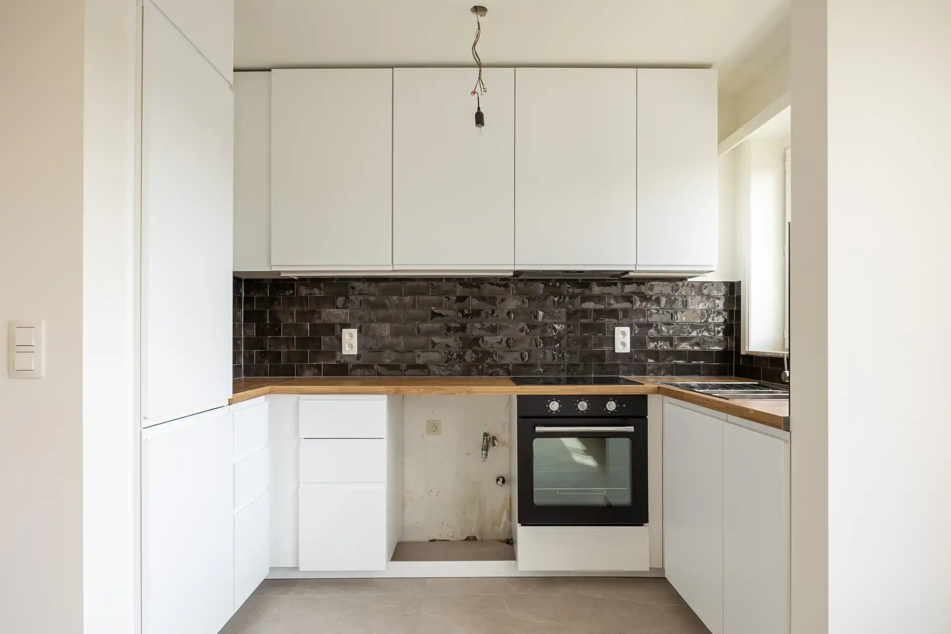 Prachtig gerenoveerd appartement met 2 slaapkamers. foto 2