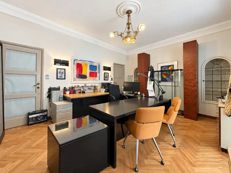 Klassevolle villa met royale ruimtes en mooie tuin in een residentiële buurt foto 7